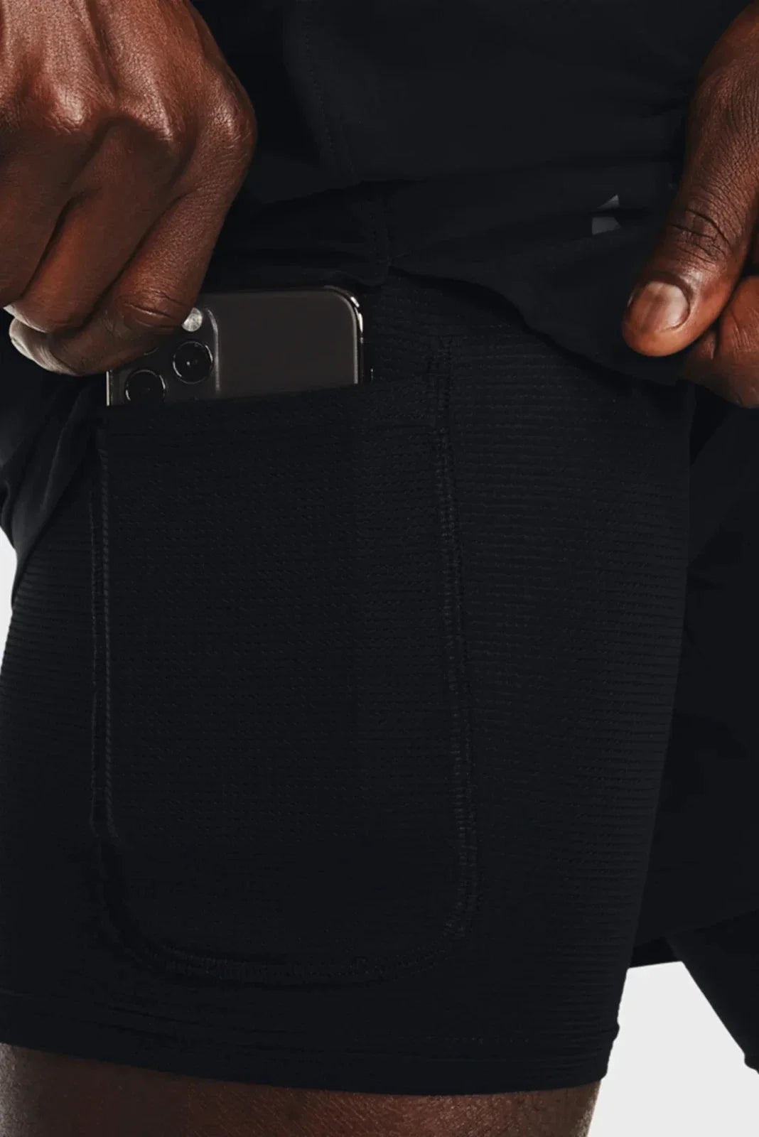 Short de hombre color negro