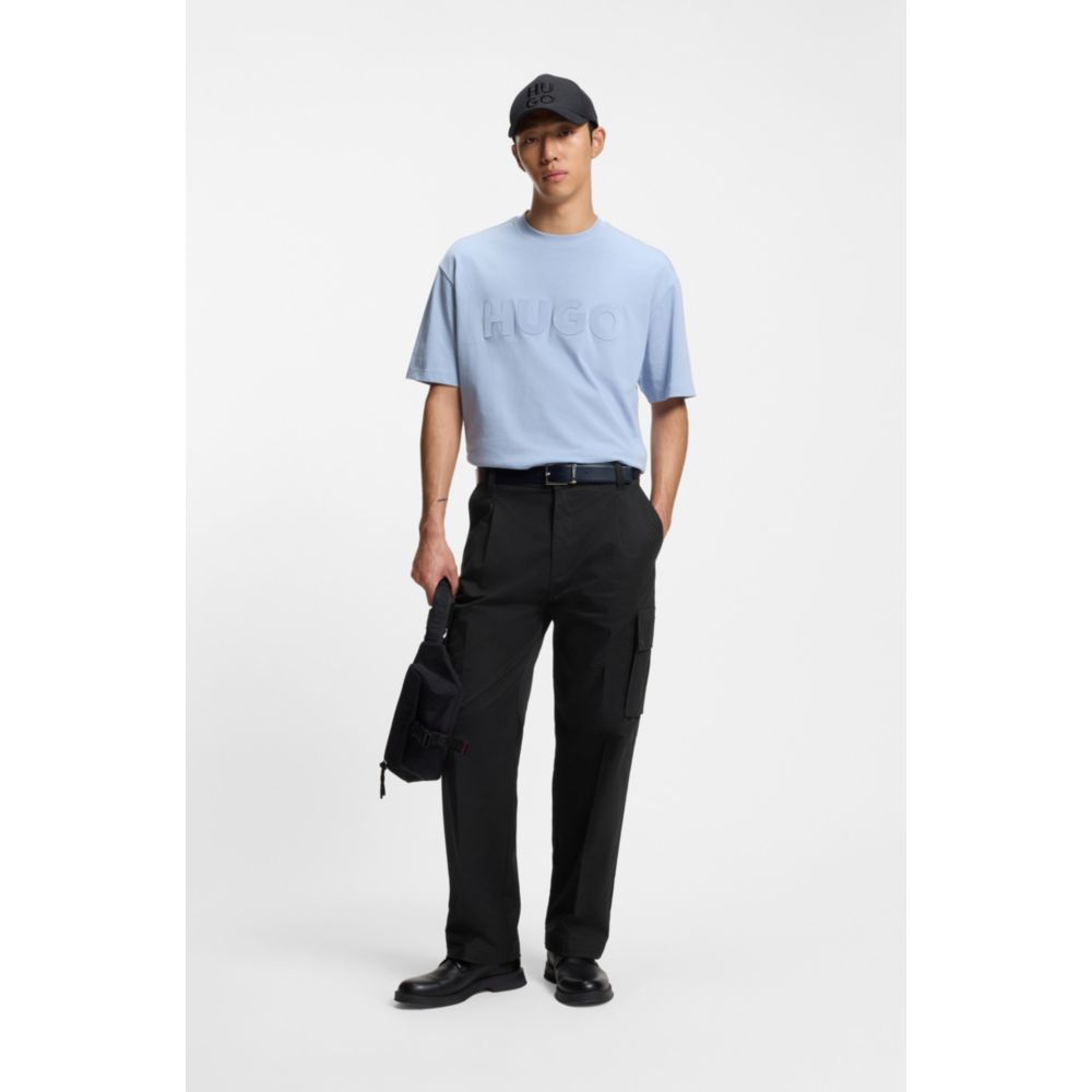Pantalón de corte amplio