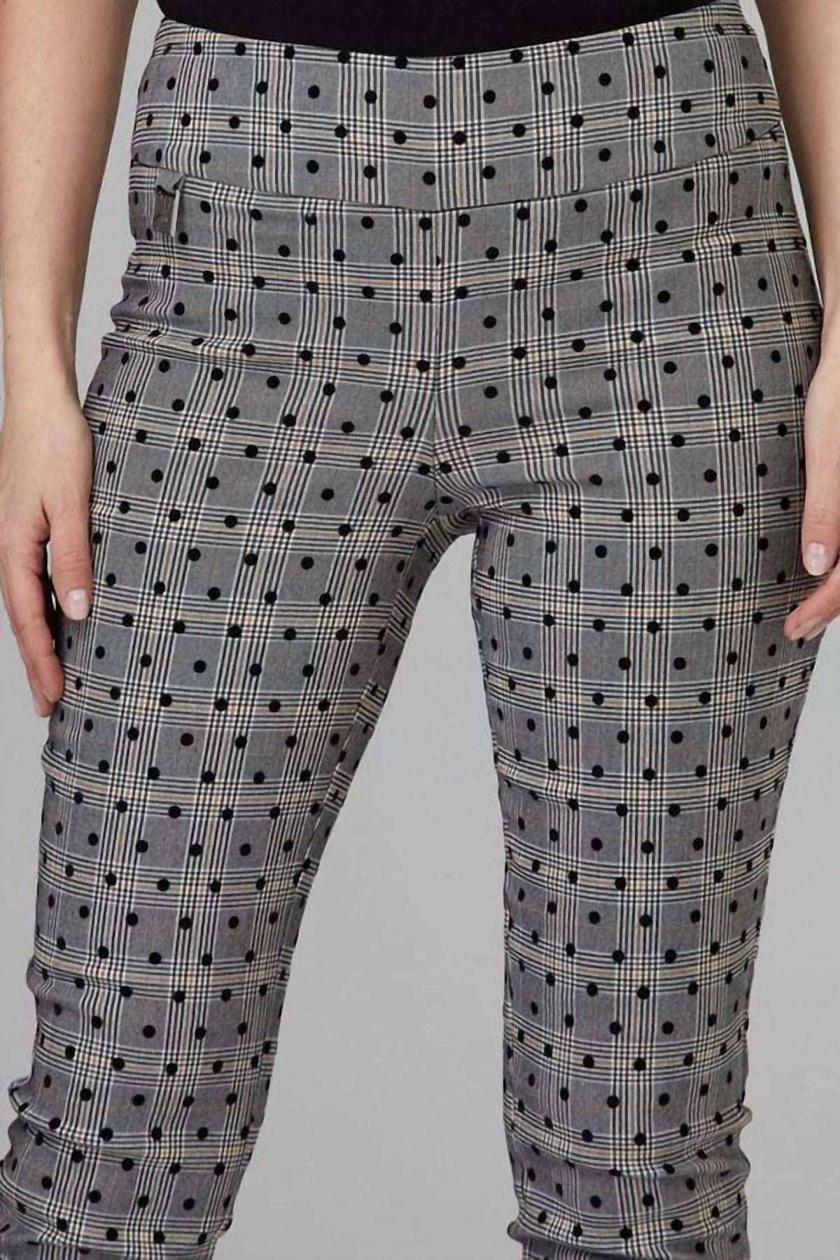 Pantalón color negro y gris