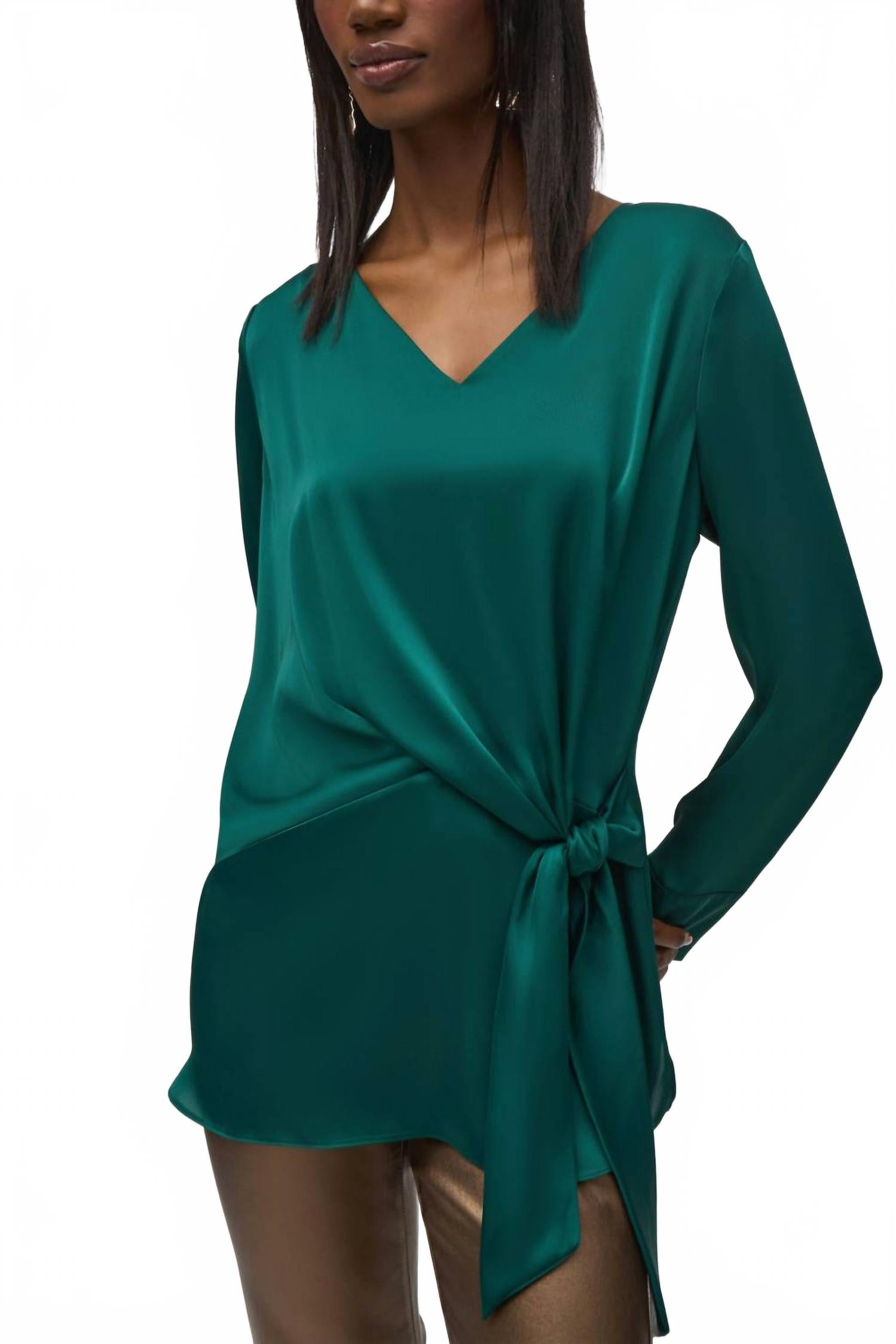 Top con cuello en V color verde
