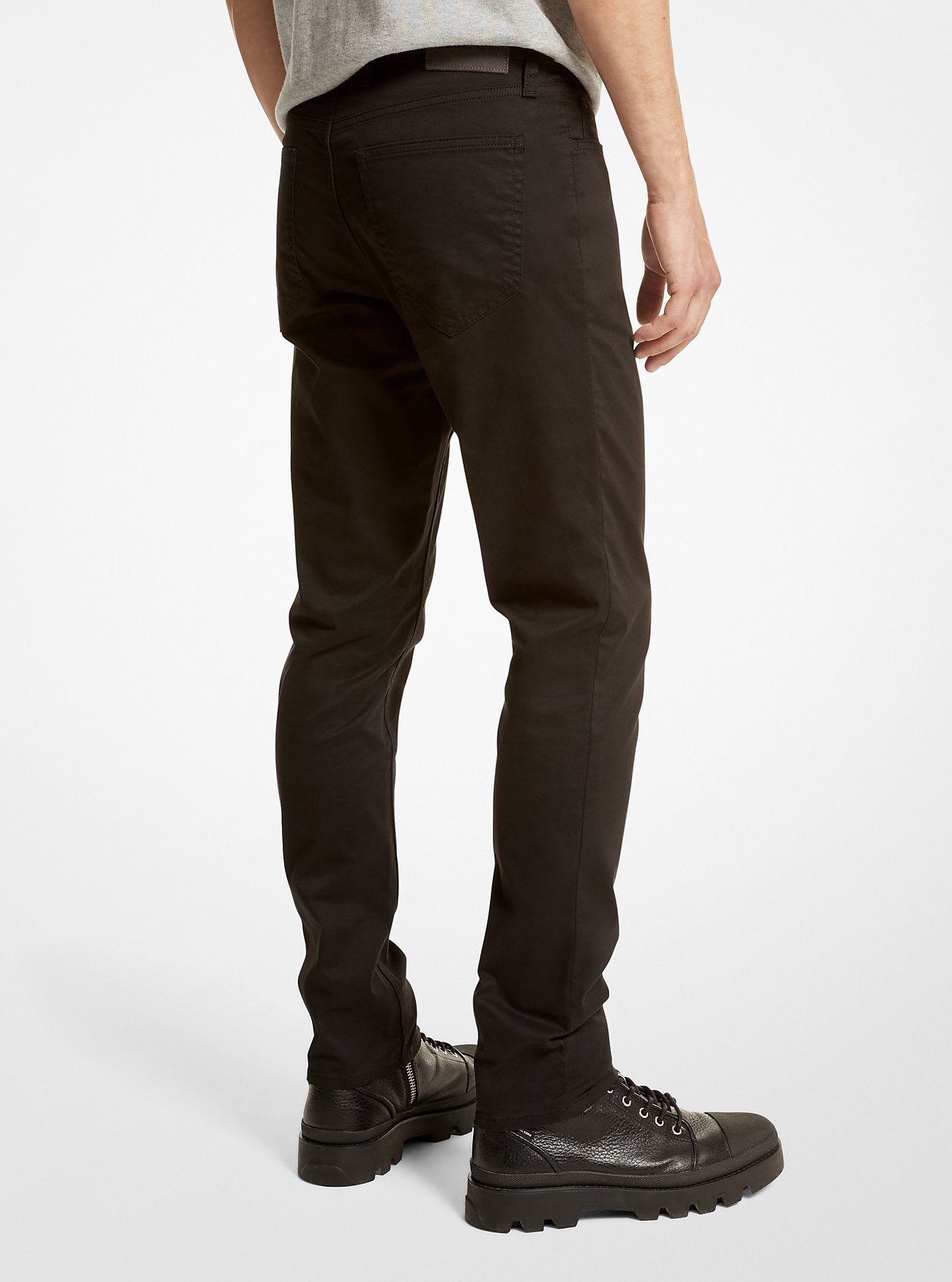 Pantalón de corte ajustado