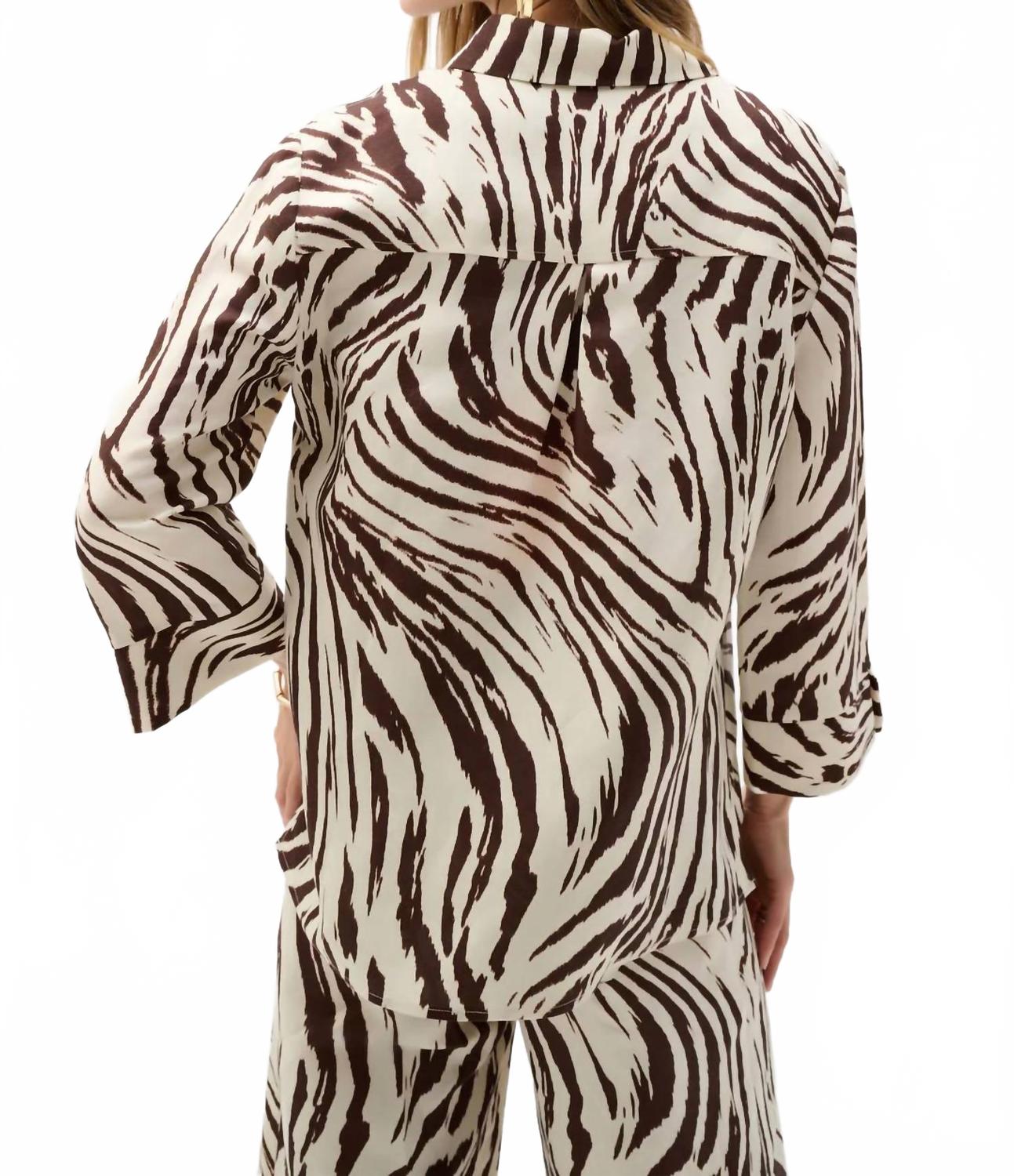 Blusa con estampado animal color café y beige