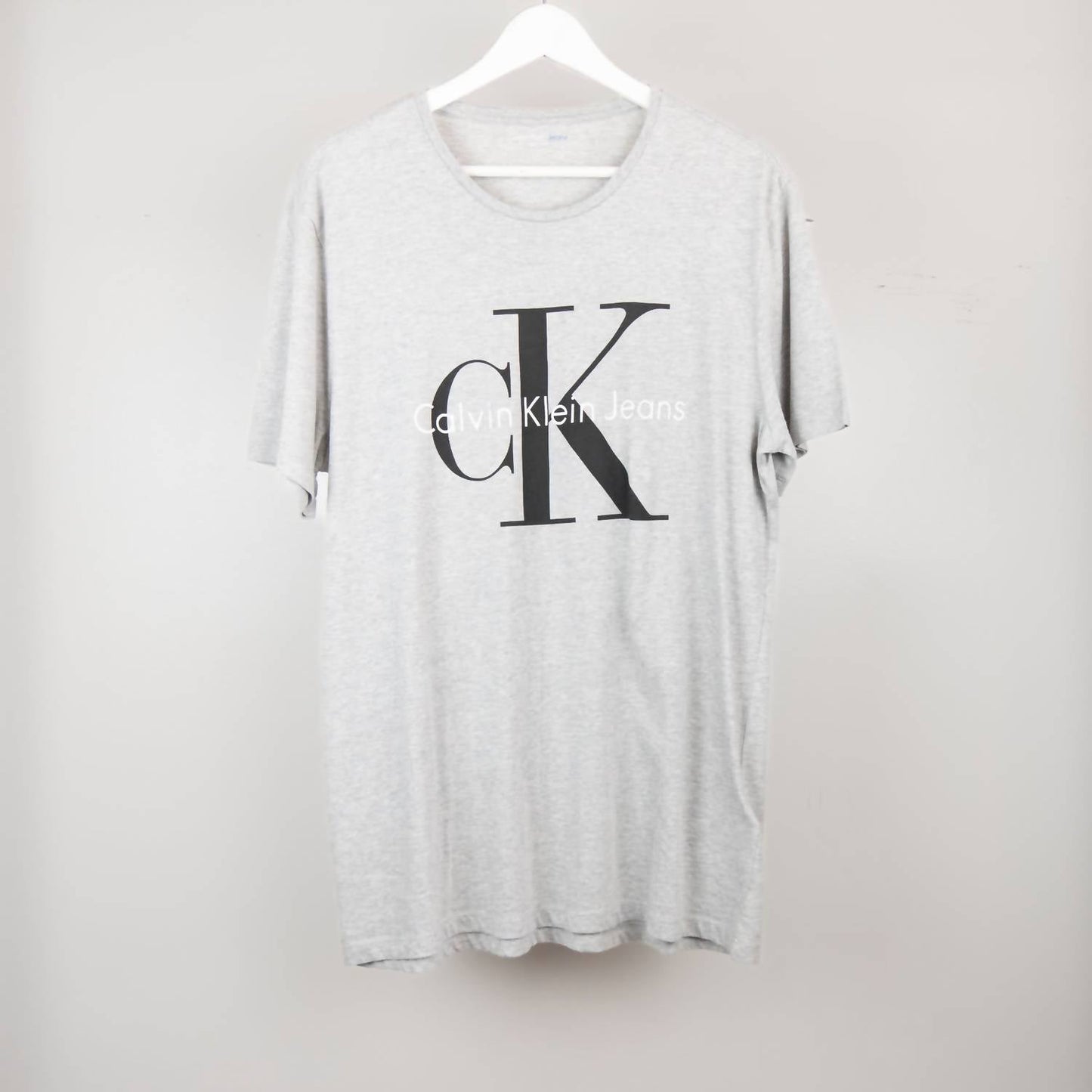 Camiseta con estampado color gris