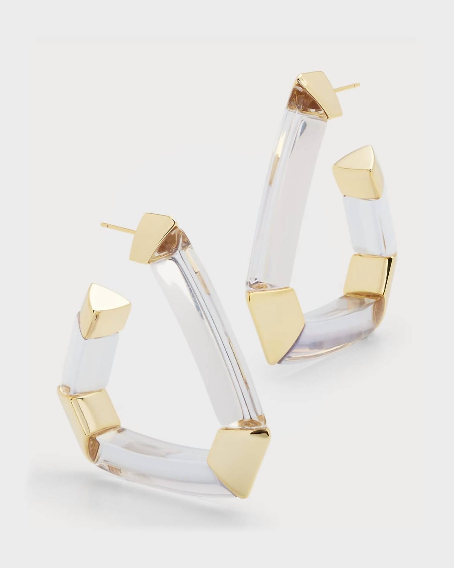 Aretes de mujer color dorado
