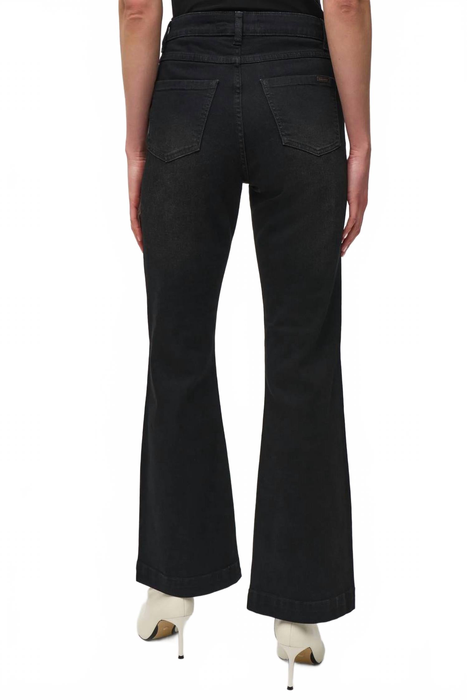 Pantalón de mezclilla color negro