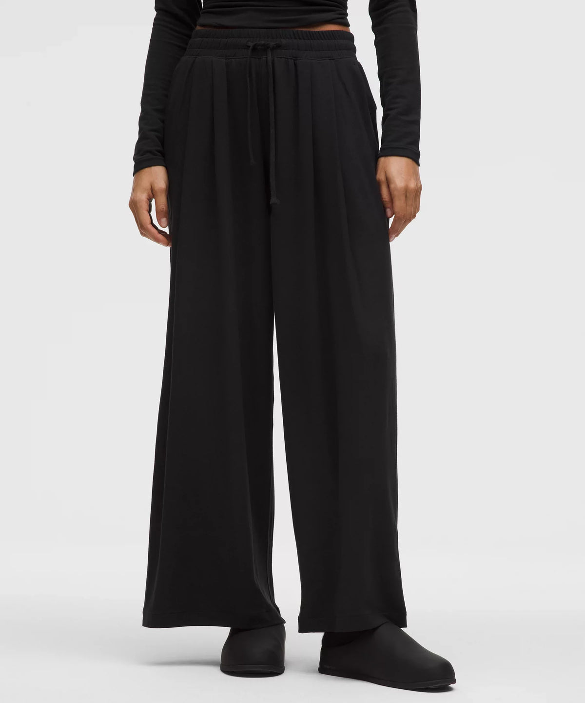 Pantalón de pierna ancha de tiro alto con pliegues