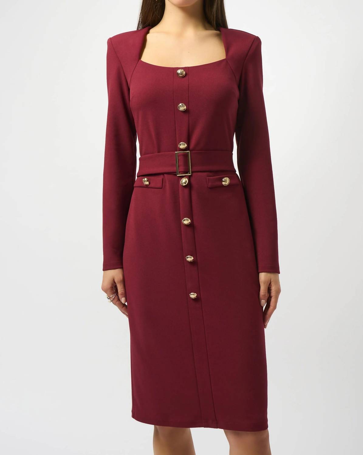Vestido con escote cuadrado