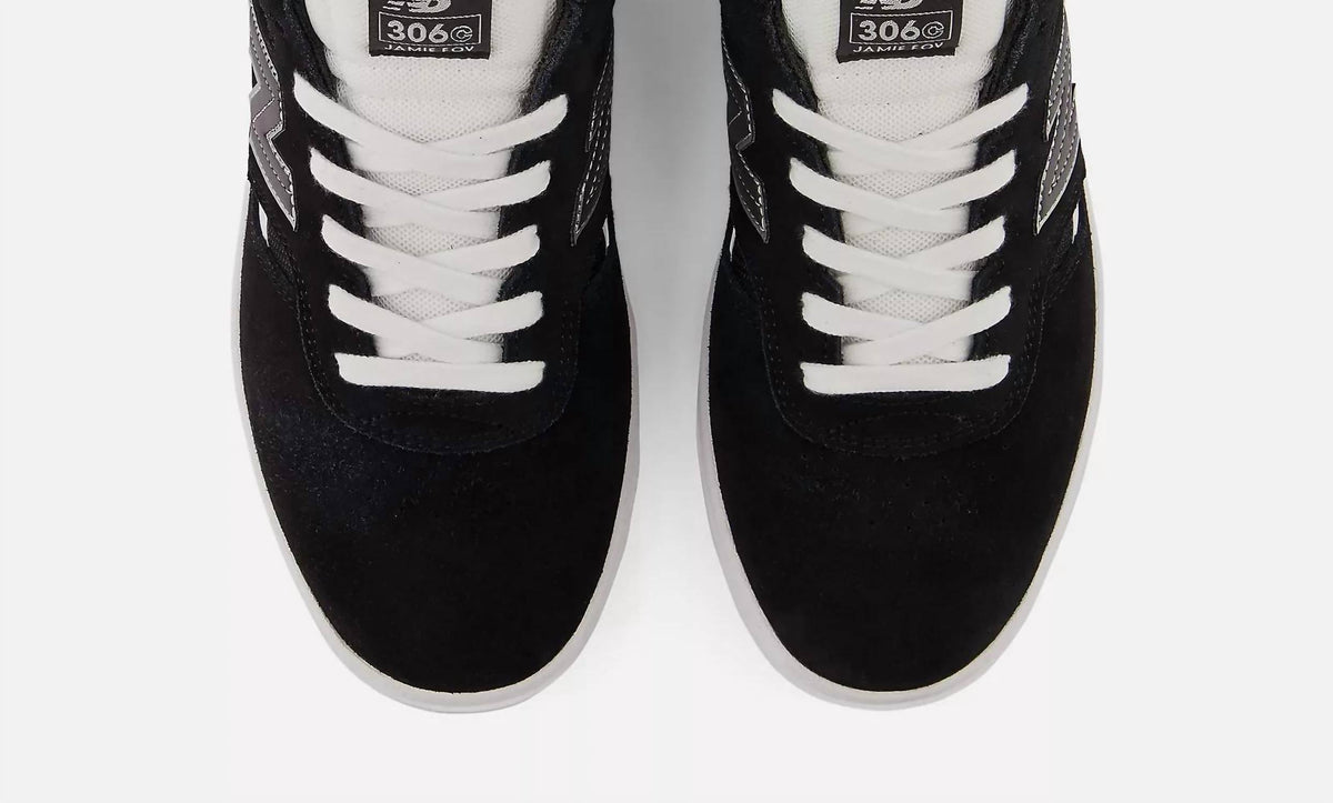 Tenis de hombre color negro y blanco