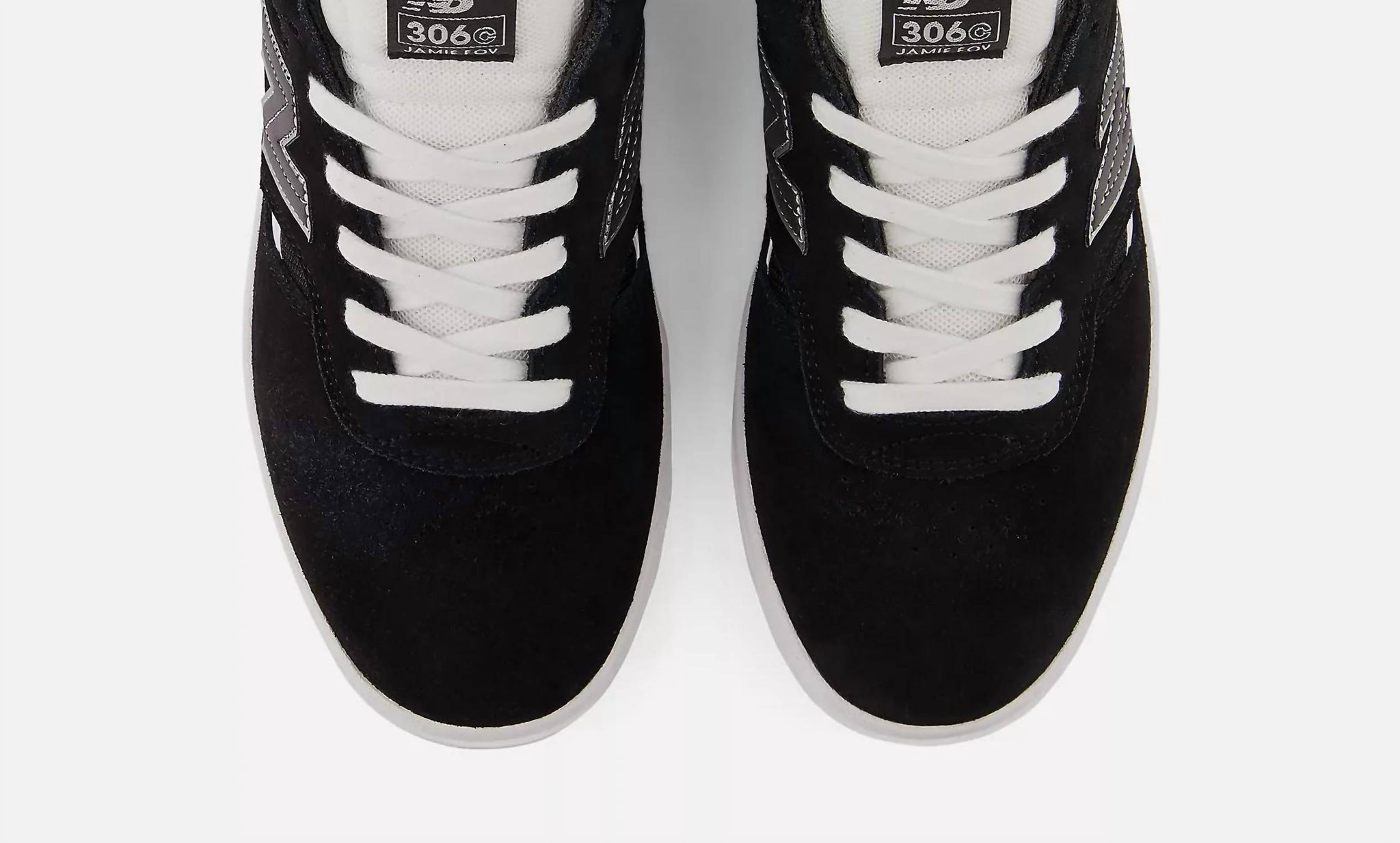 Tenis de hombre color negro y blanco