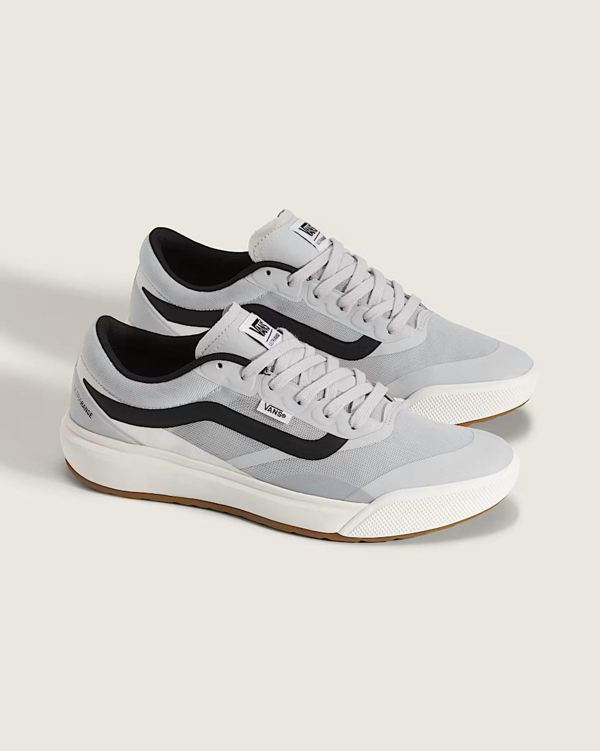Tenis de hombre color gris