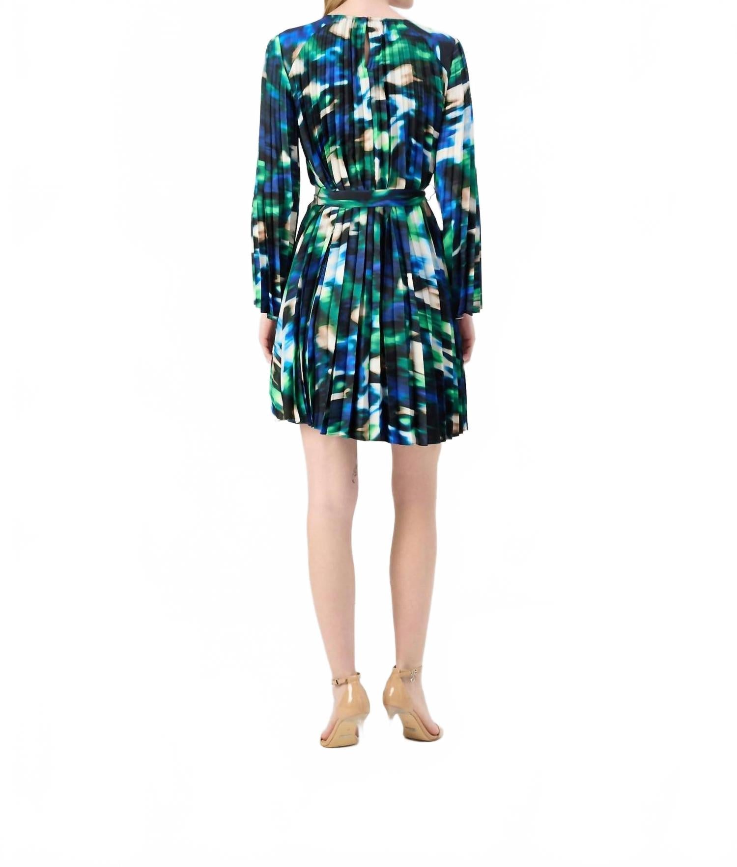 Vestido con pliegues color azul