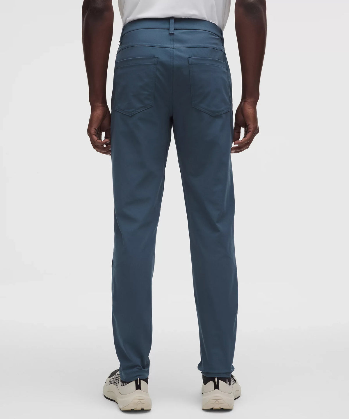 Pantalón de corte ajustado
