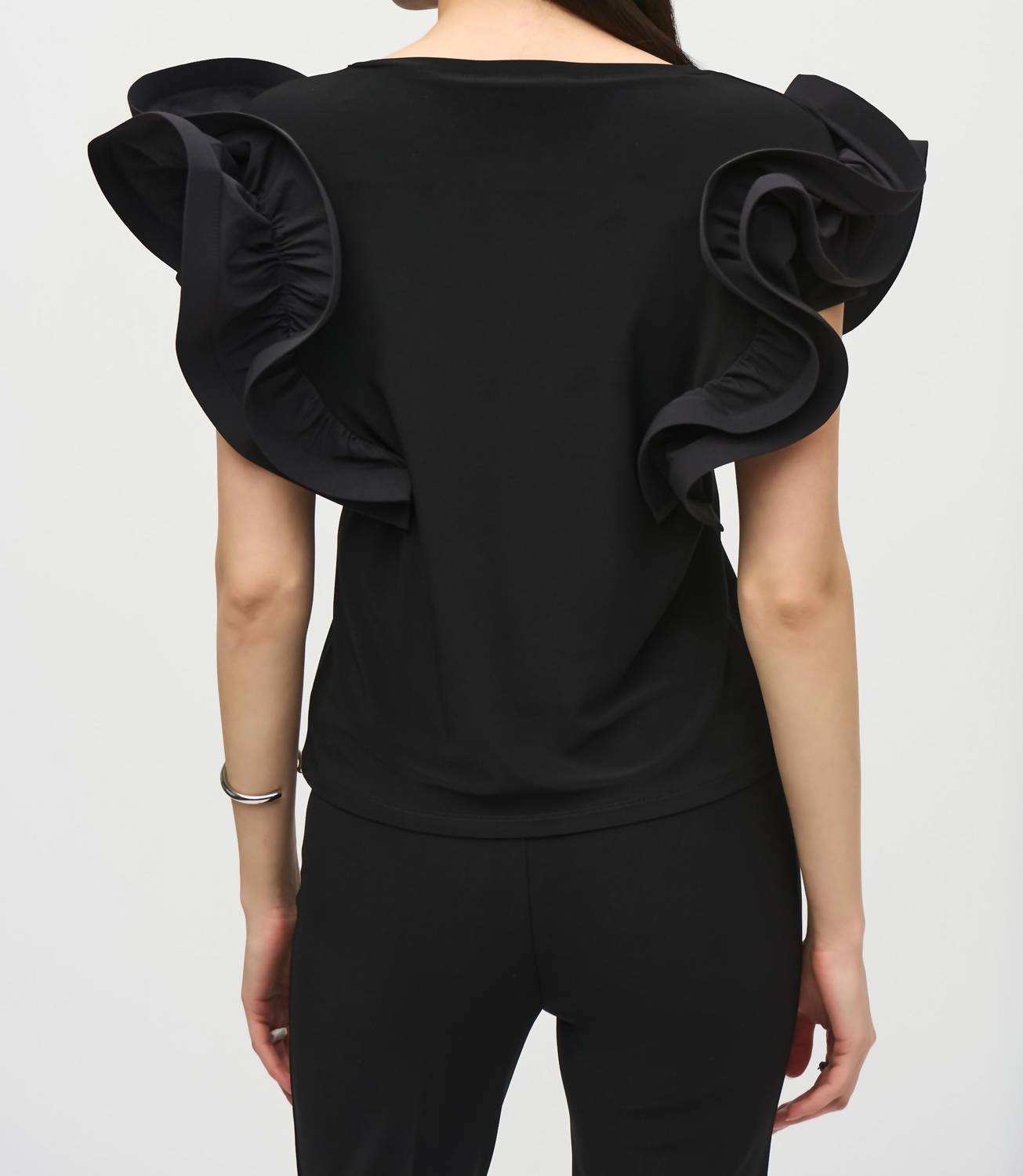 Top con cuello redondo color negro