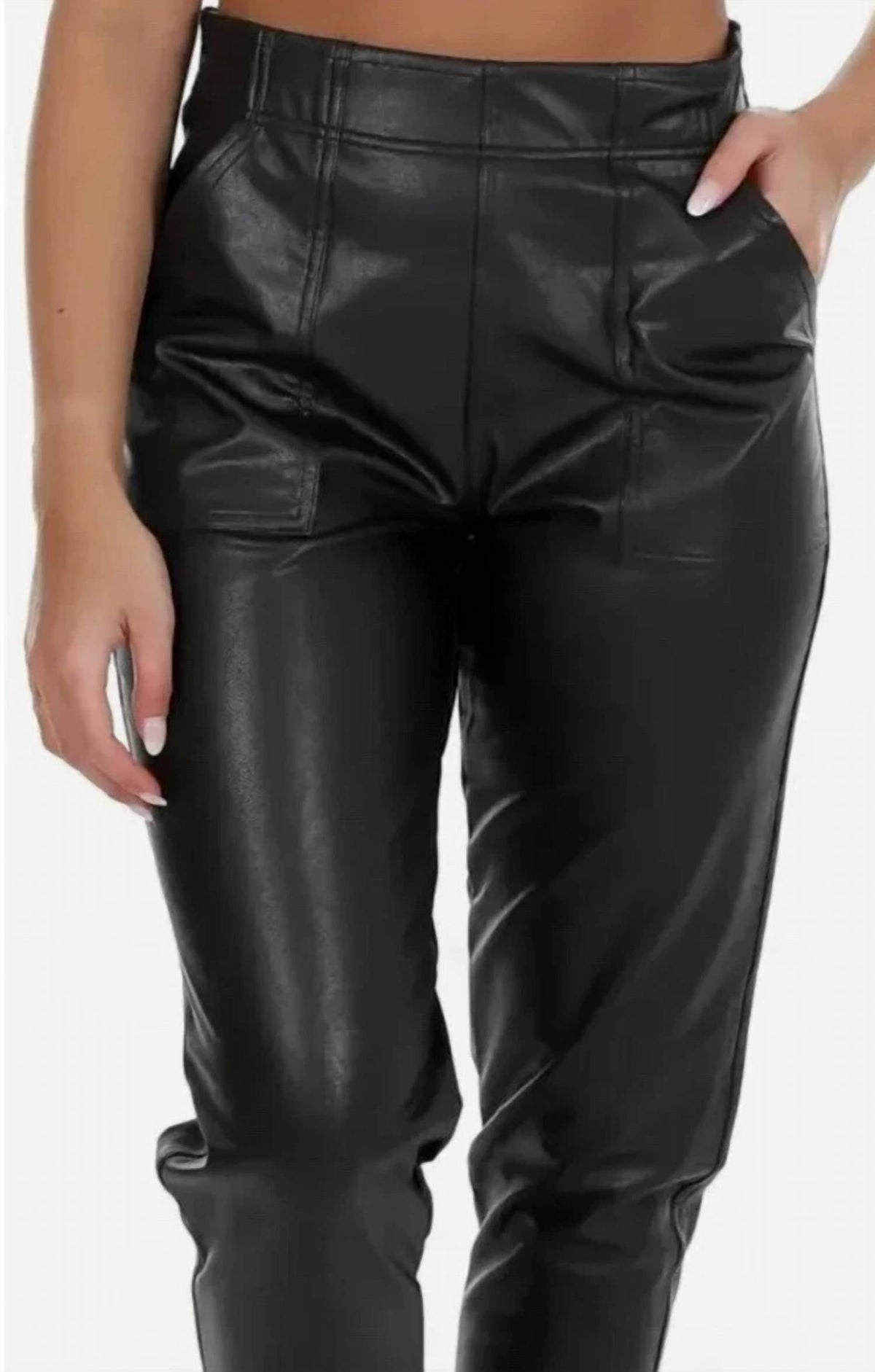 Pantalón deportivo de efecto cuero color negro