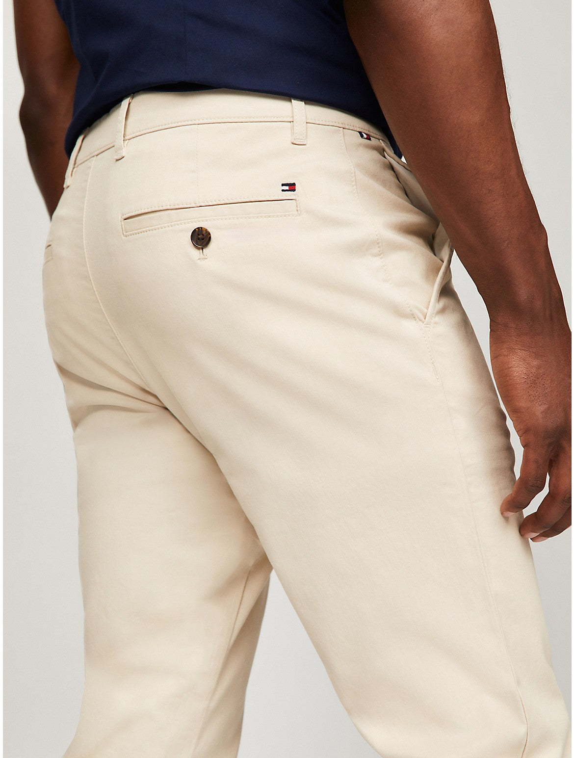 Pantalón de hombre de corte ajustado