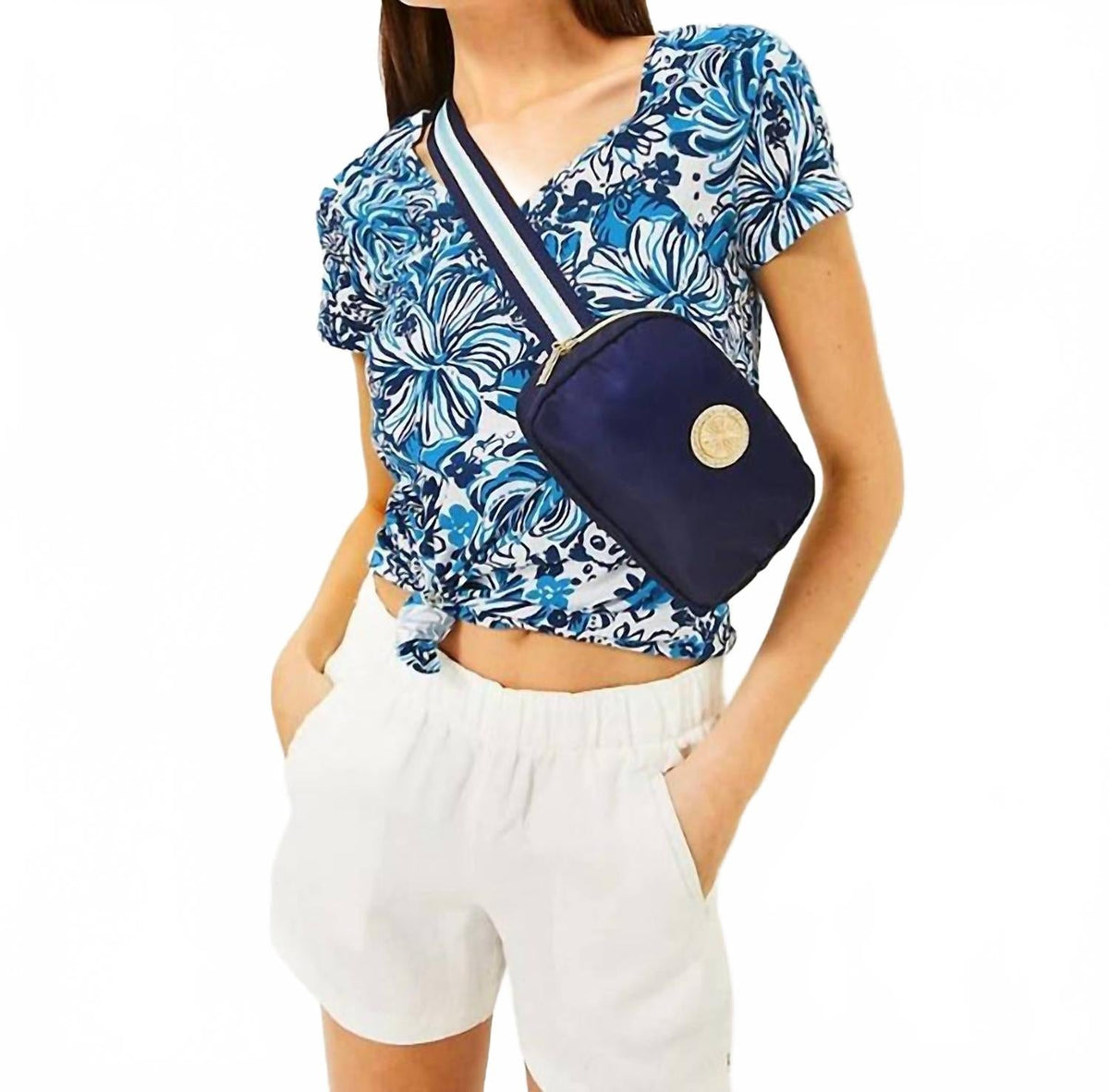 Camiseta con cuello en V color azul marino