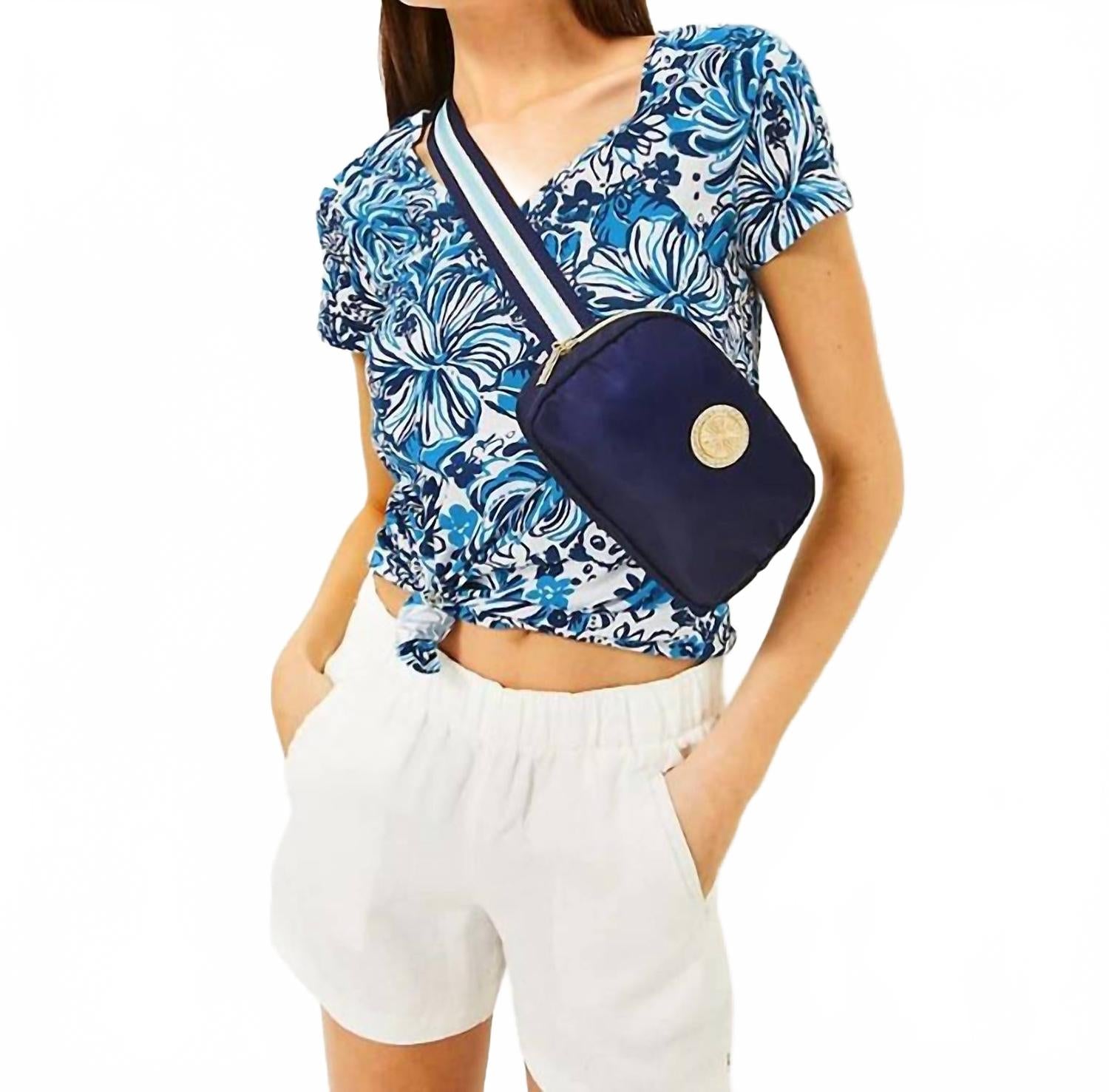 Camiseta con cuello en V color azul marino