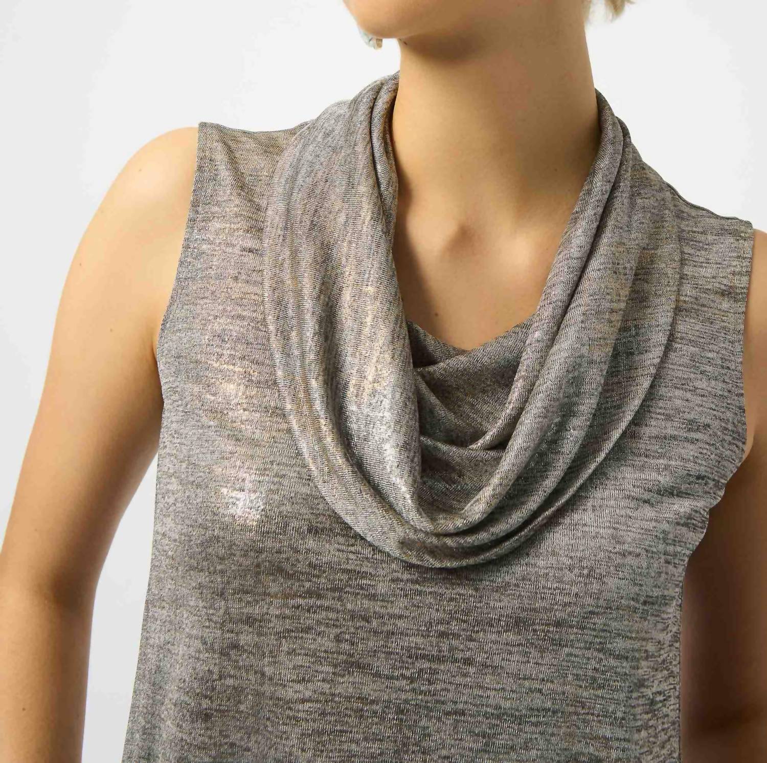 Top sin mangas color beige