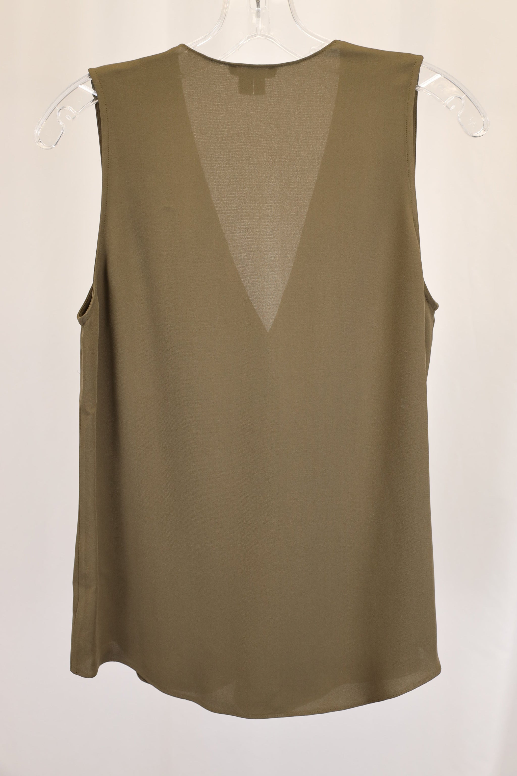Camiseta sin mangas de seda con cuello en V color verde