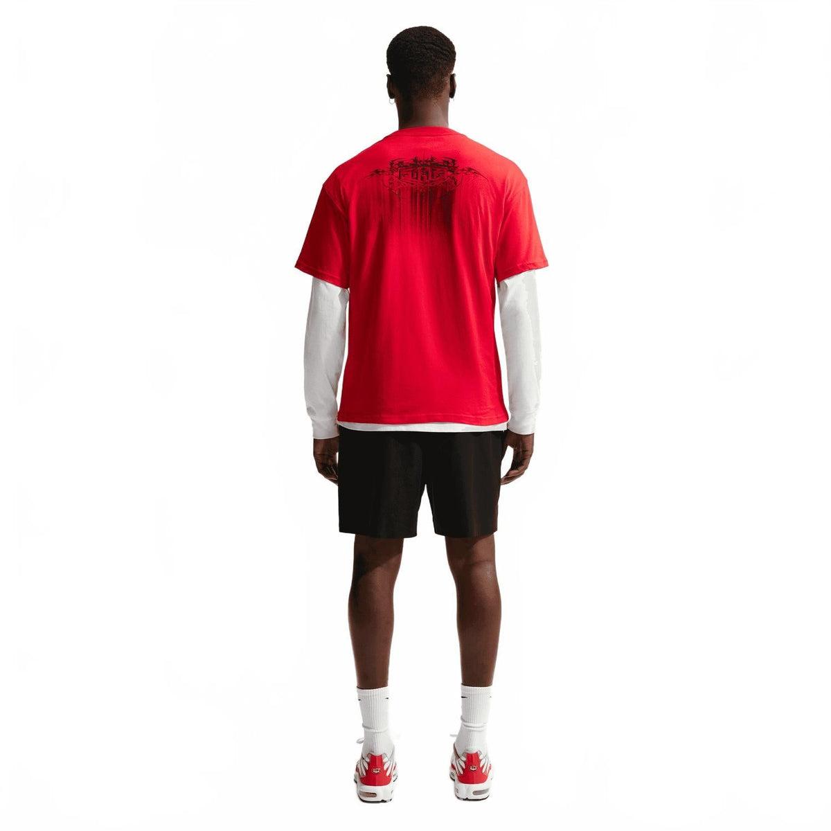 Camiseta color negro y rojo