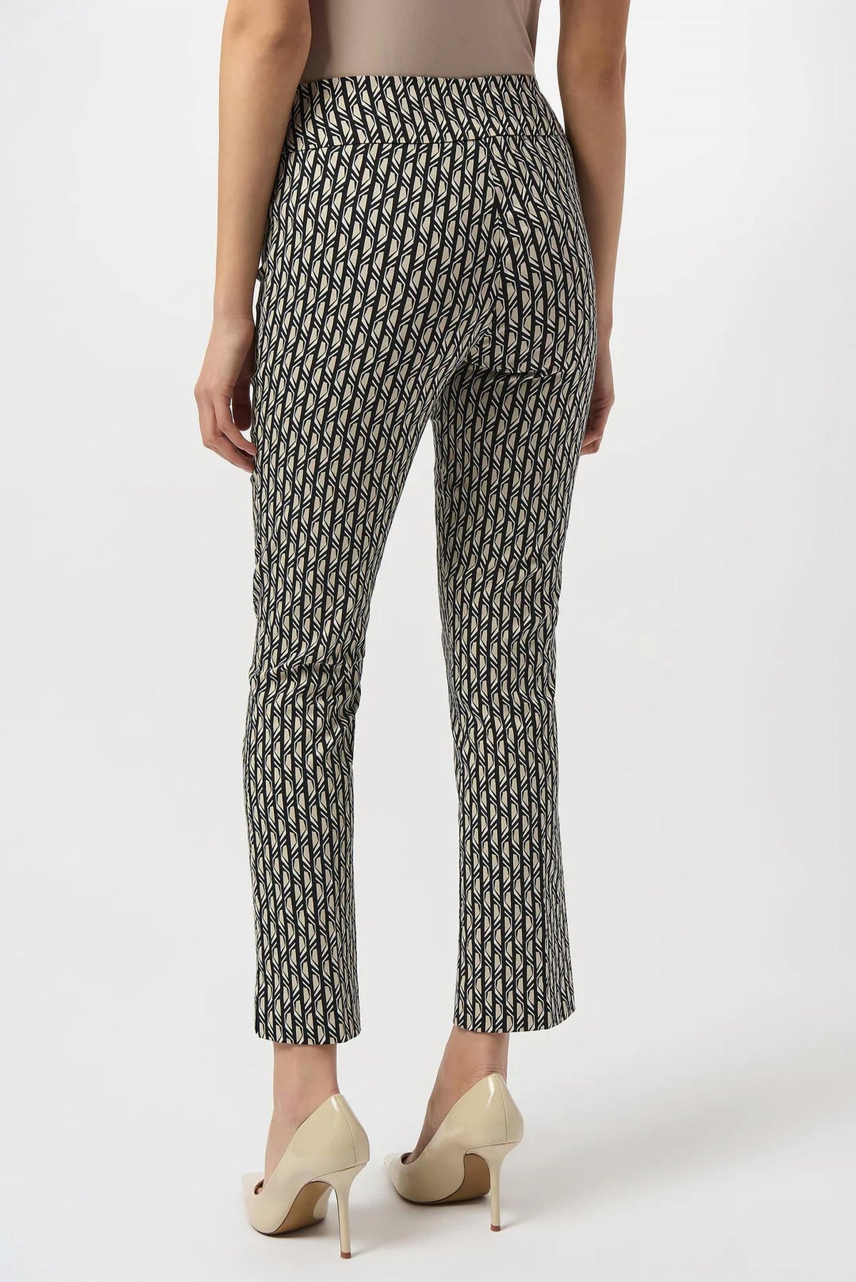 Pantalón de corte recto color negro