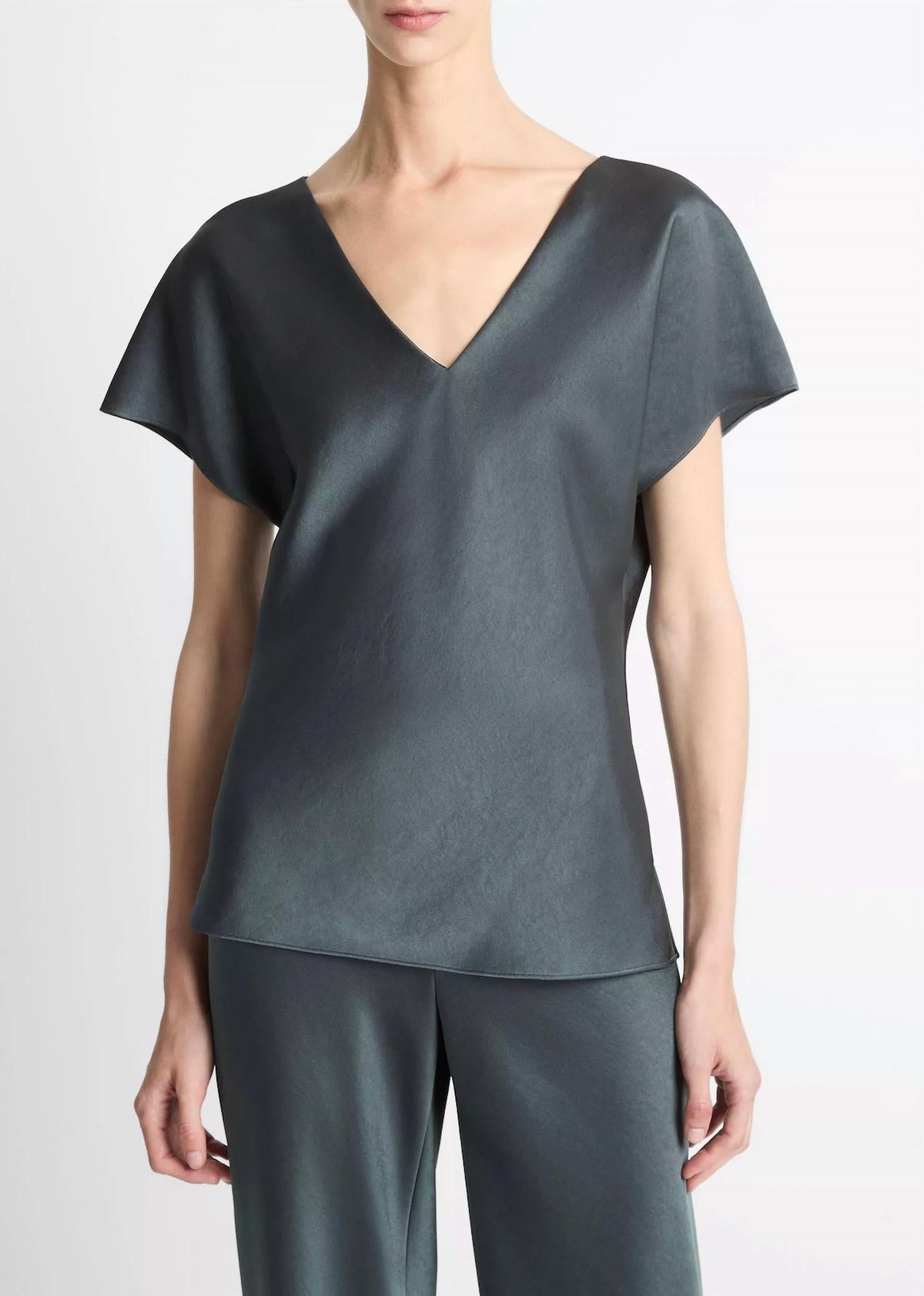 Blusa de satén con cuello en V