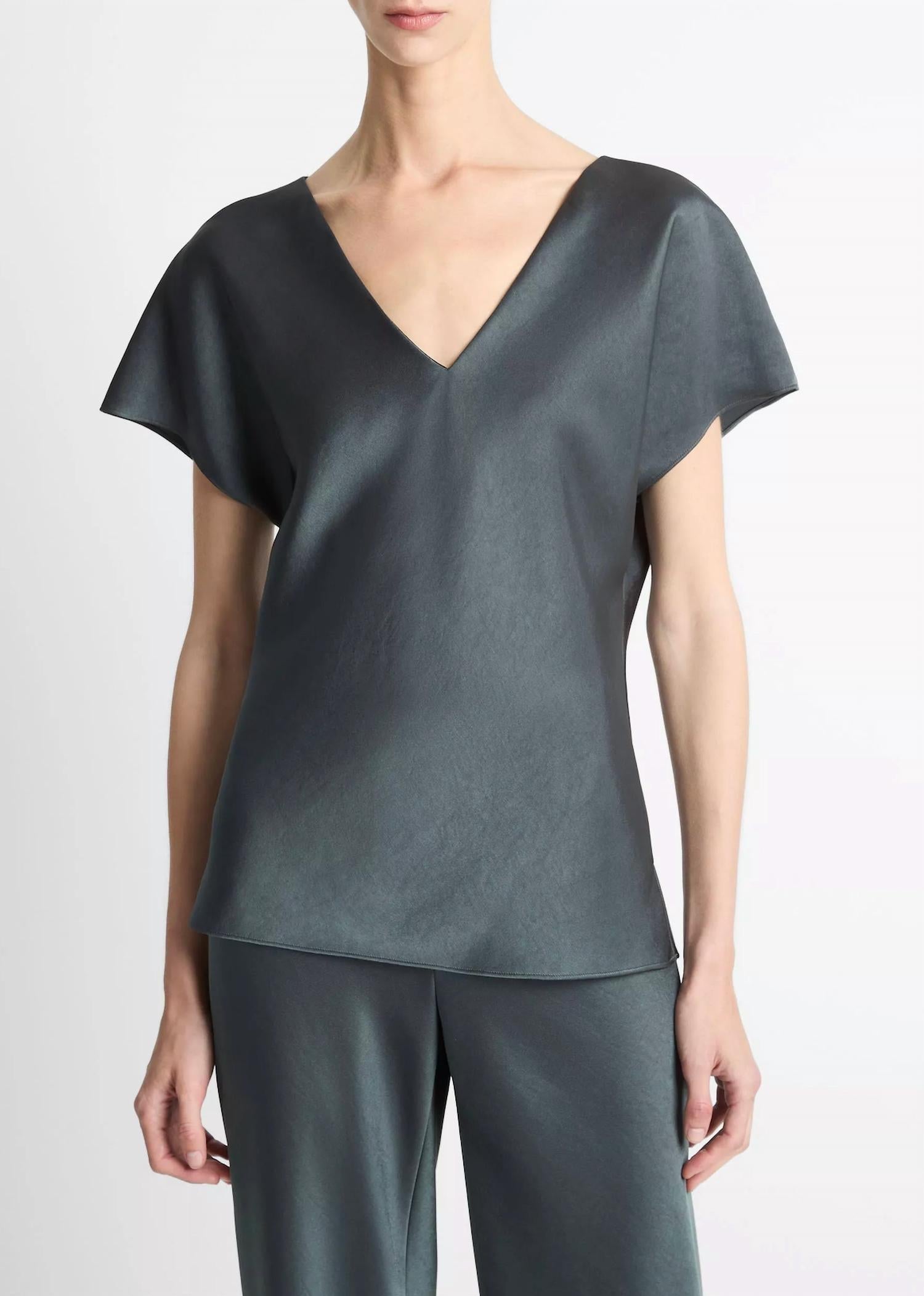 Blusa de satén con cuello en V