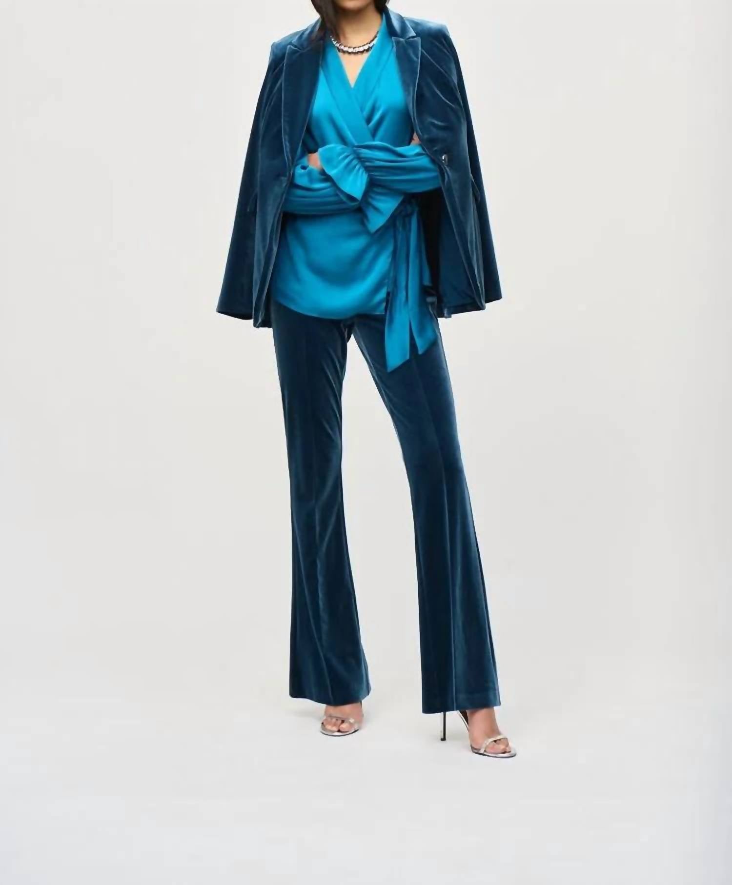 Blusa de satén color azul