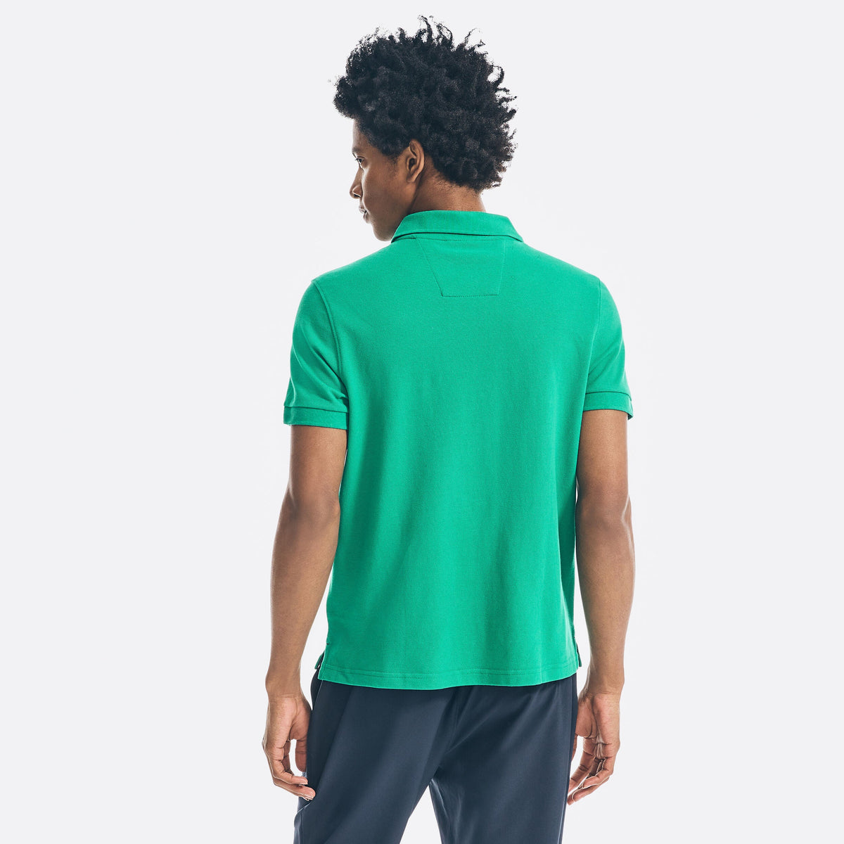 Polo de corte ajustado