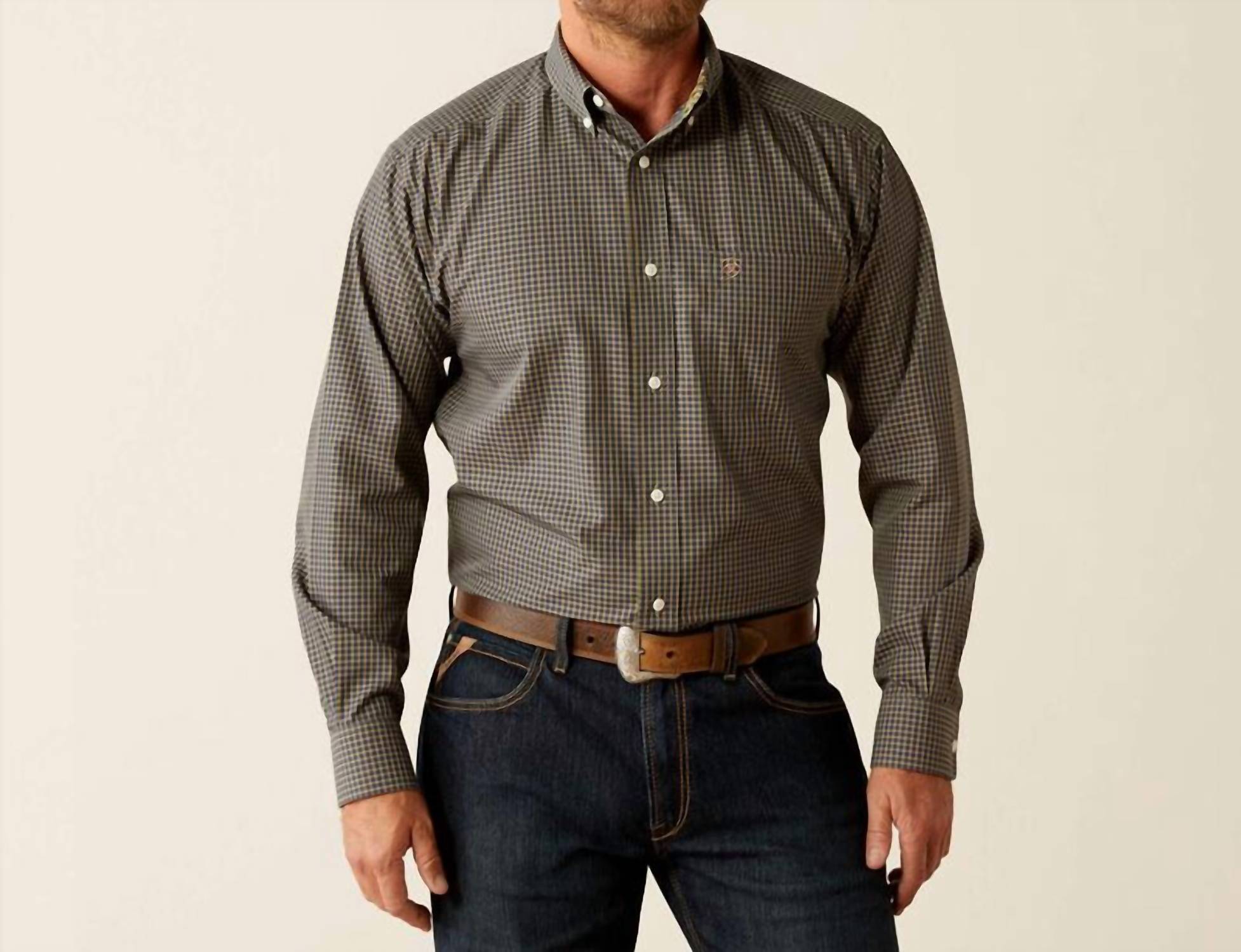 Camisa color azul marino