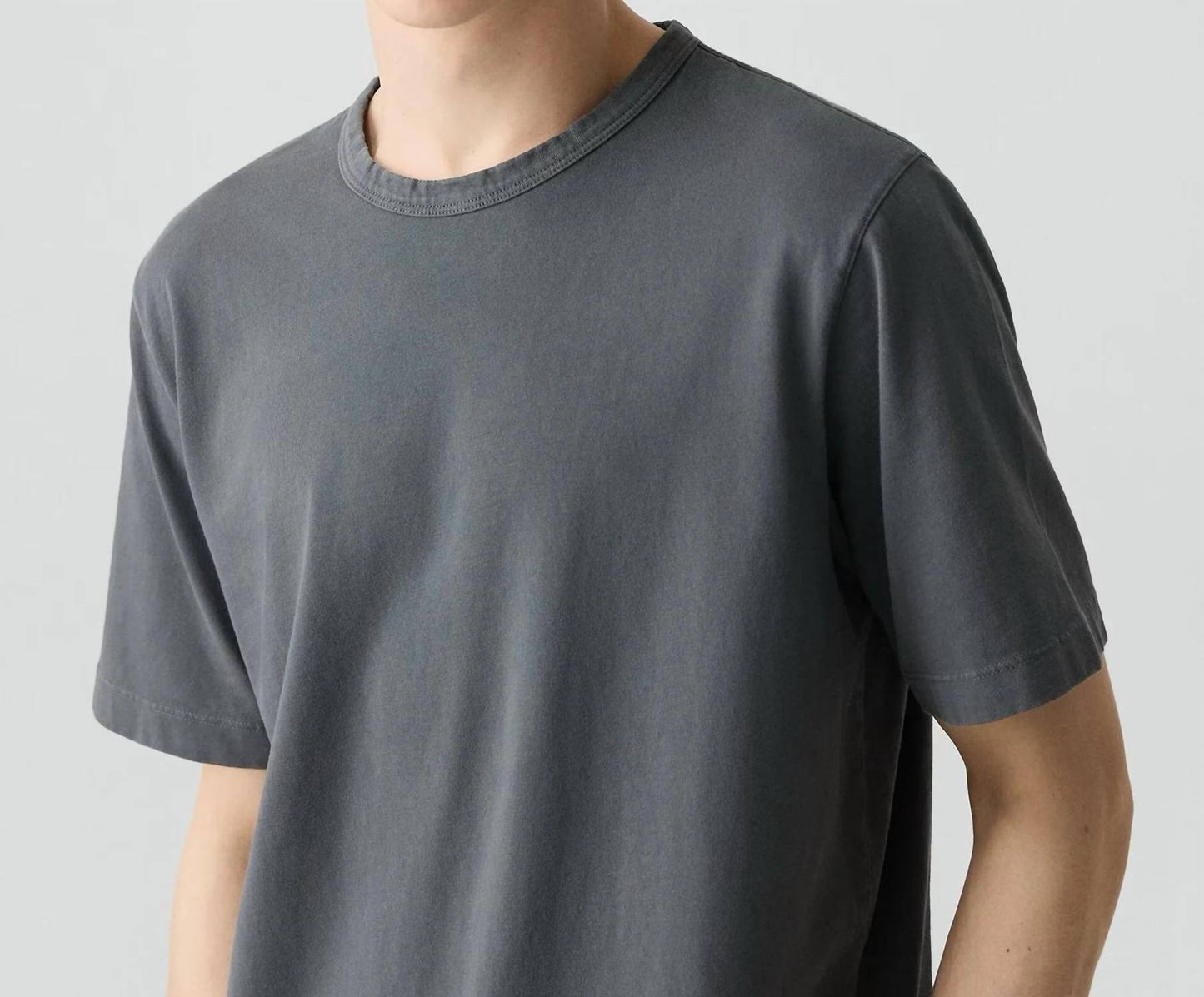 Camiseta de manga corta con cuello redondo