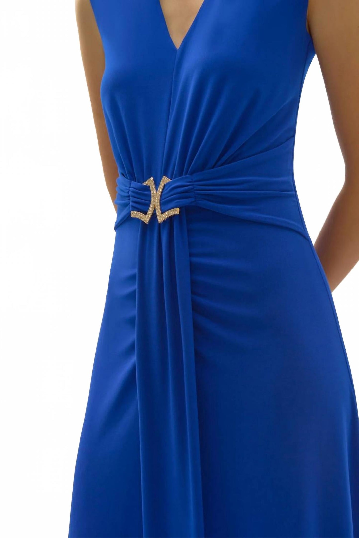 Vestido sin mangas con cuello en V