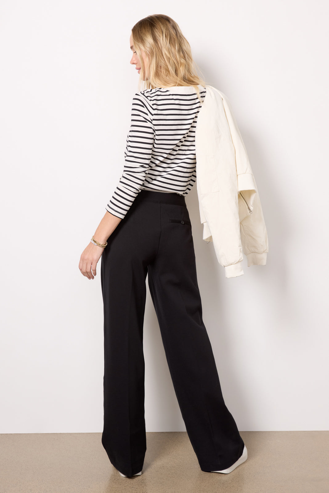 Pantalón de mujer de pierna ancha