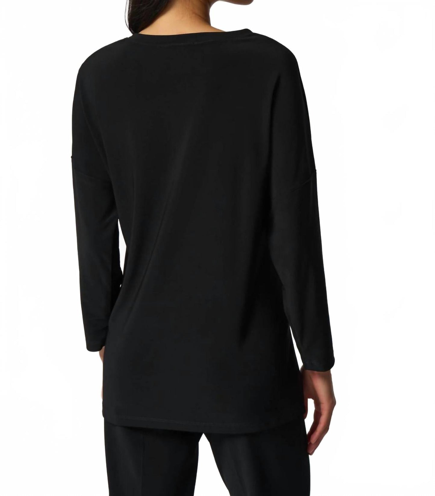 Top con cuello en V color negro