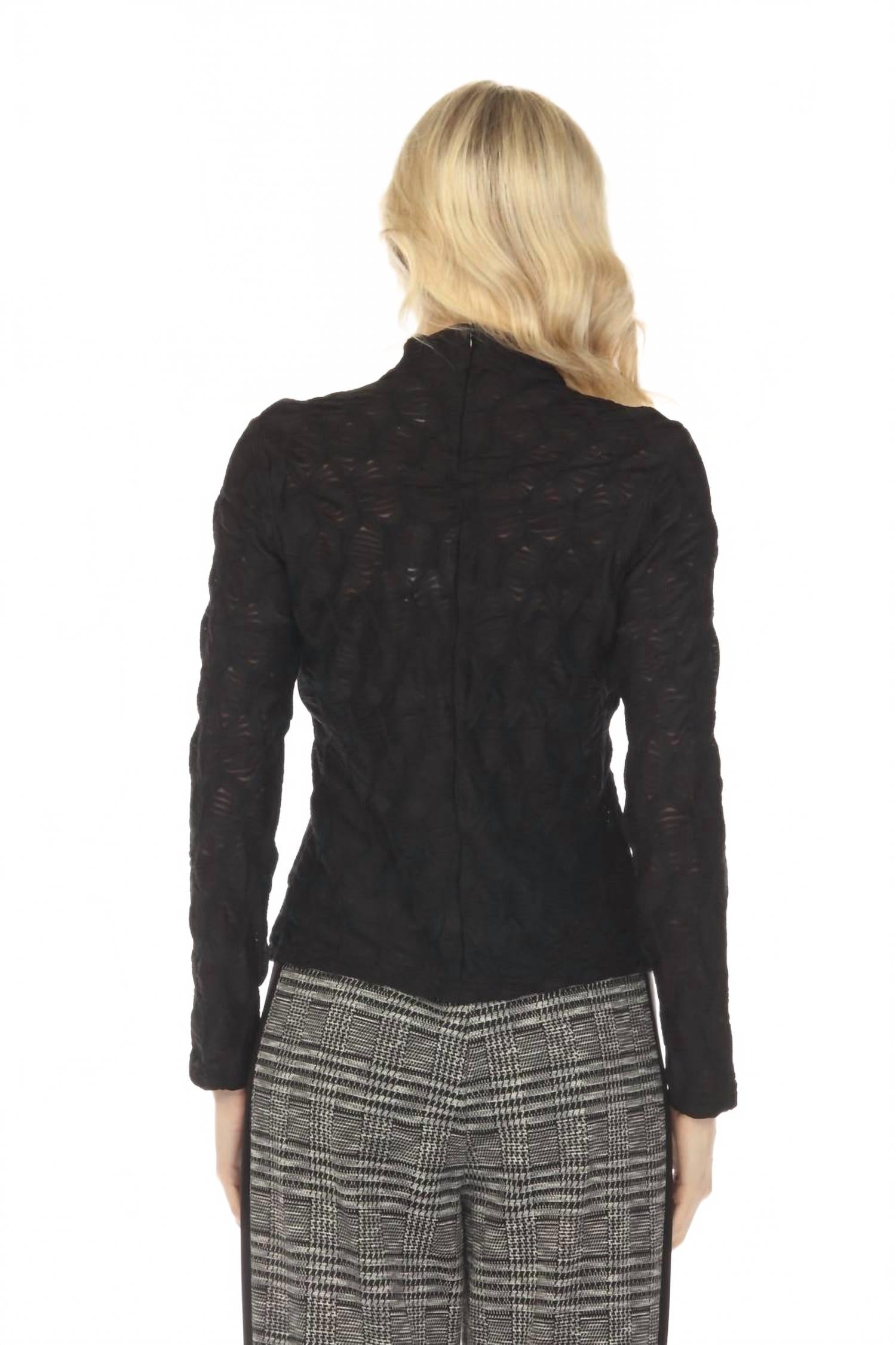 Top con cuello alto color negro