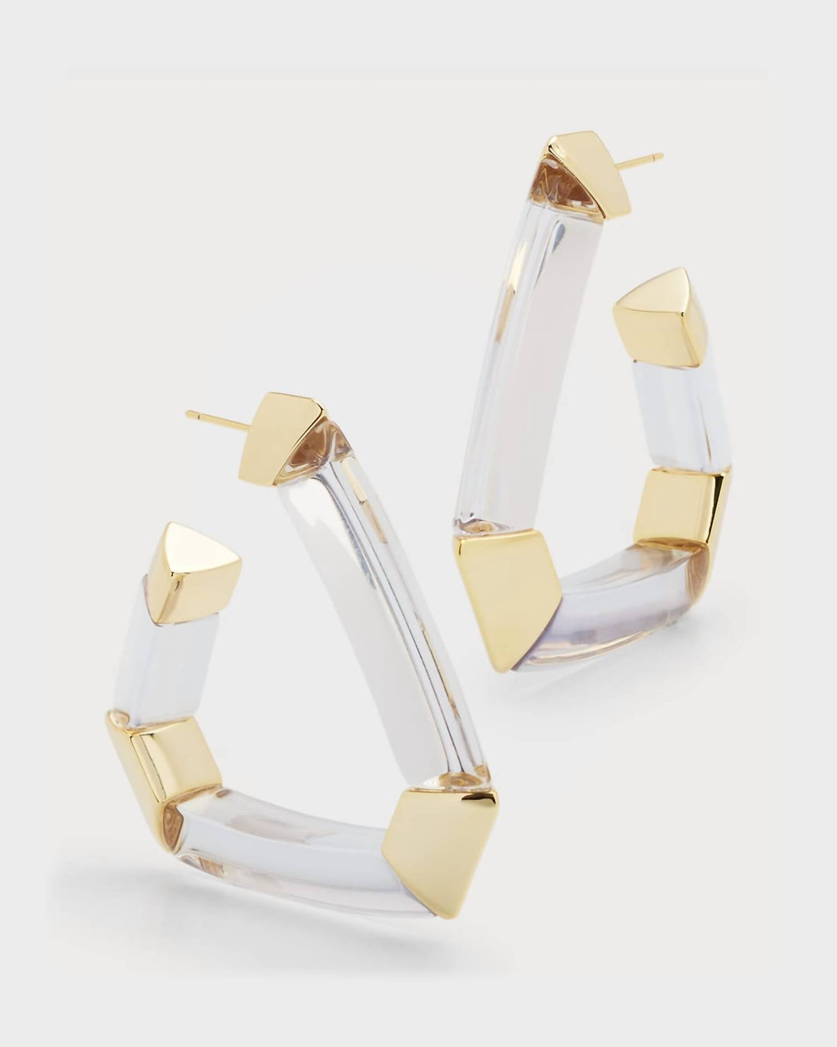 Aretes de mujer color dorado