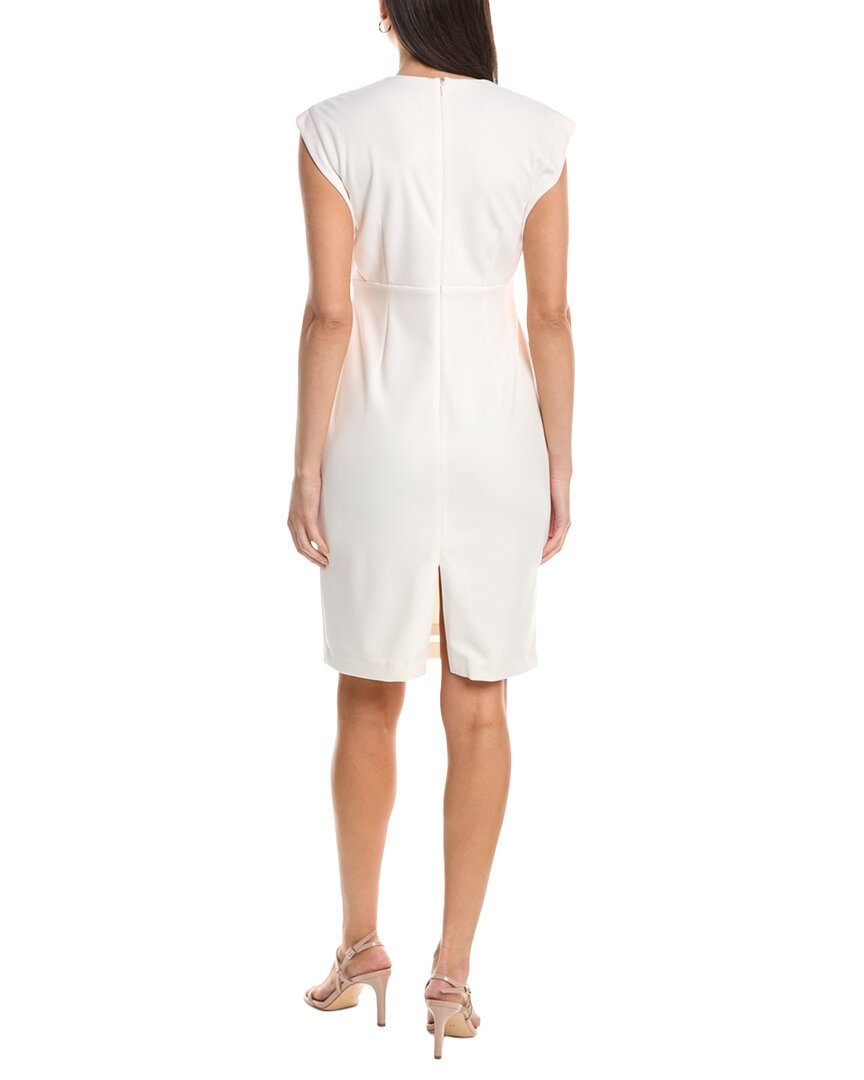 Vestido con cuello en V con pliegues