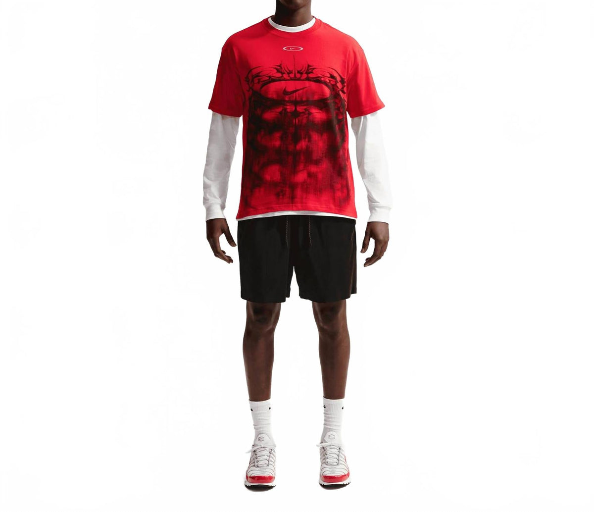 Camiseta color negro y rojo
