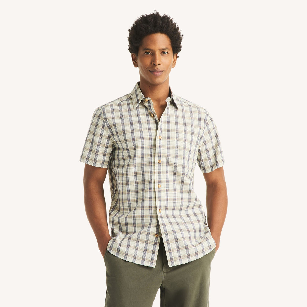Camisa de hombre de manga corta a cuadros