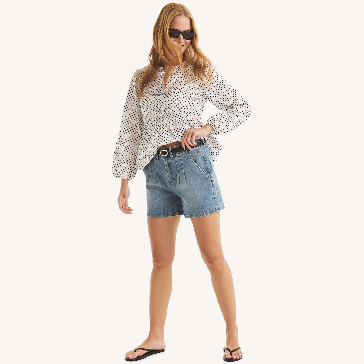 Short de mujer de mezclilla con pliegues