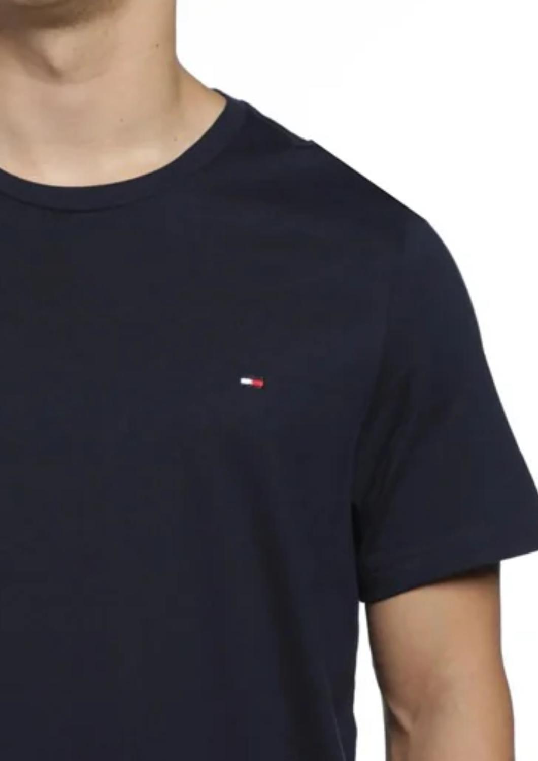 Camiseta con cuello redondo color azul marino
