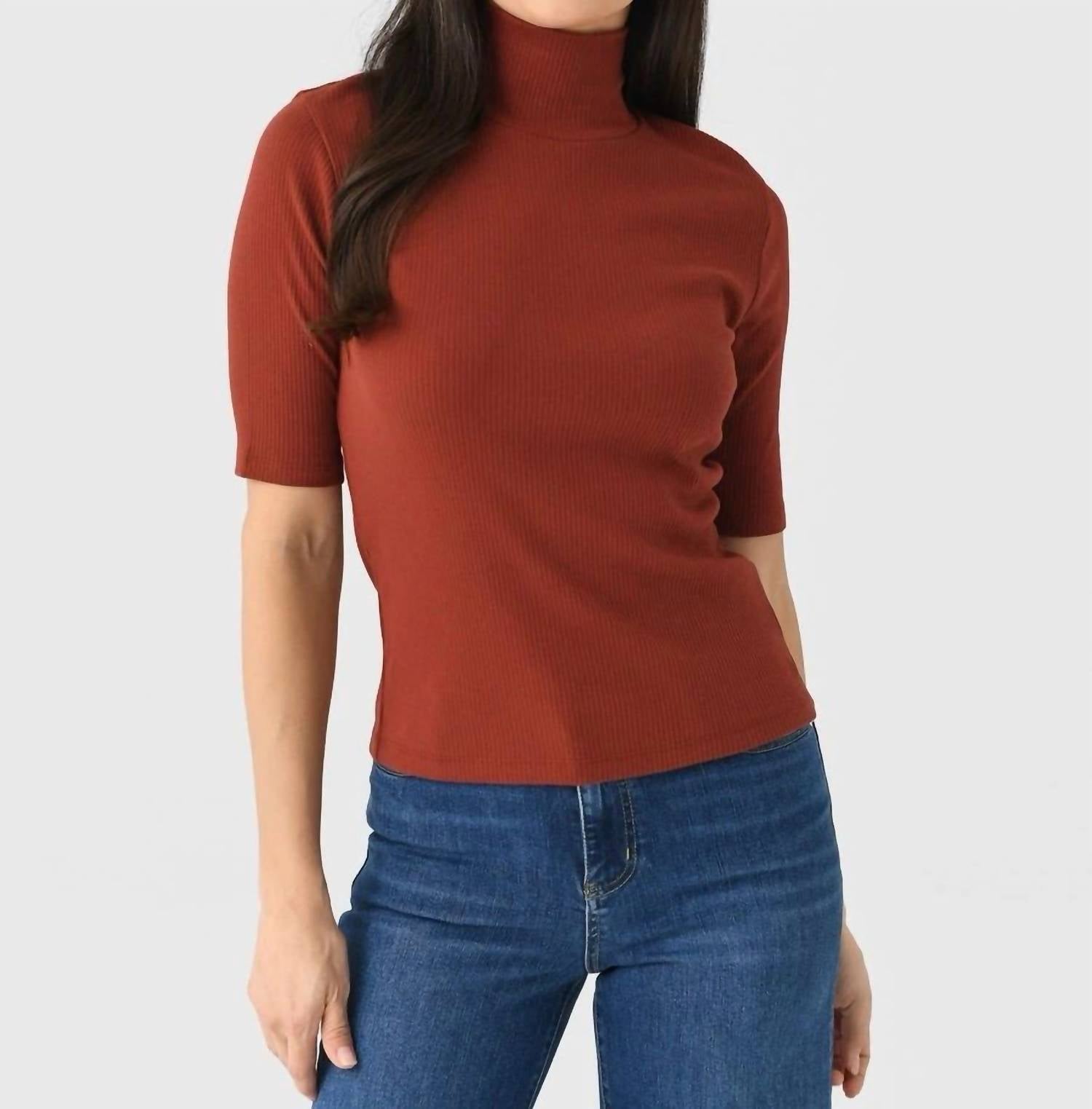 Top con cuello alto