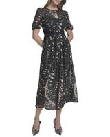 DKNY Ajustado y Acampanado