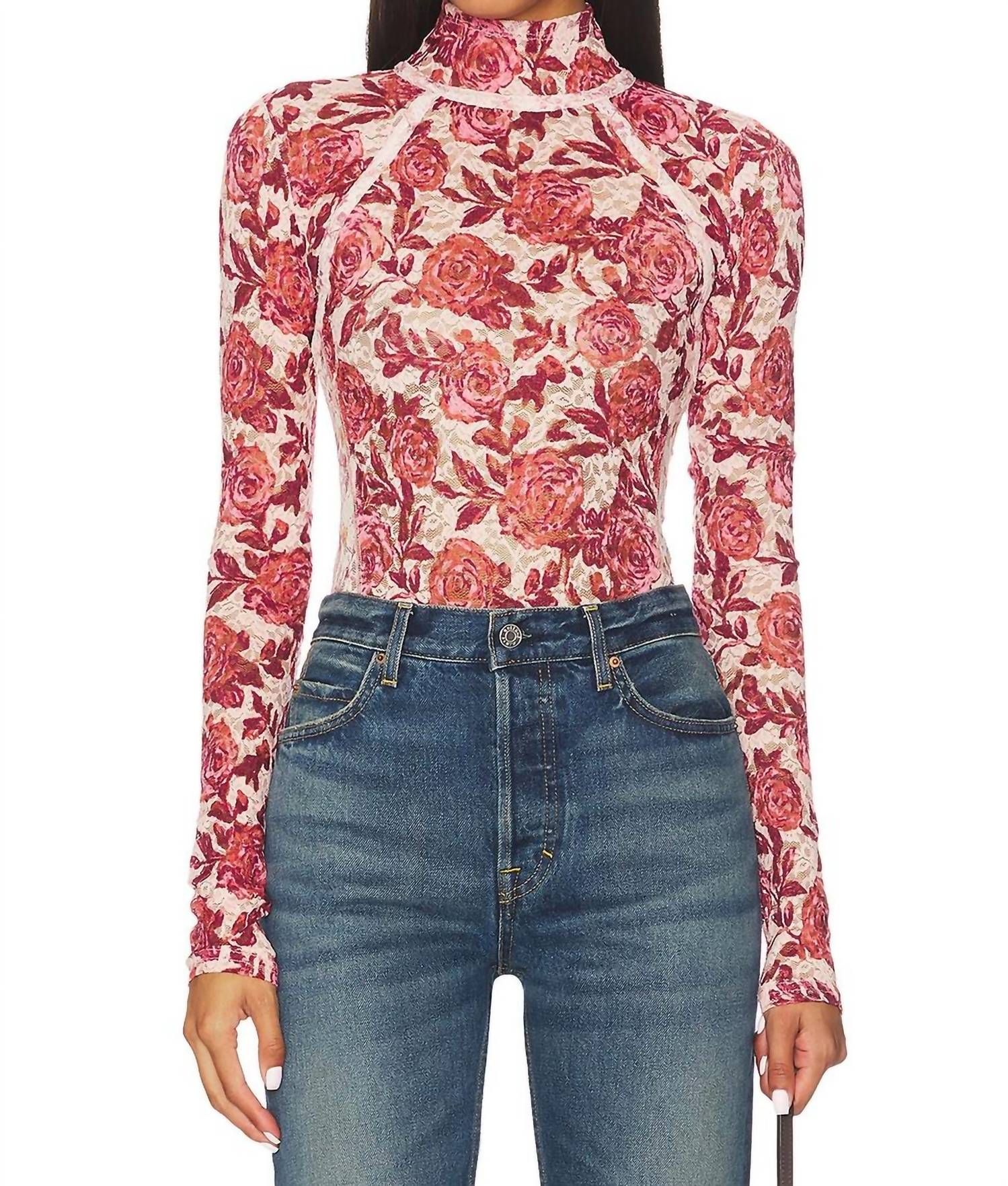 Top con cuello alto color rosado