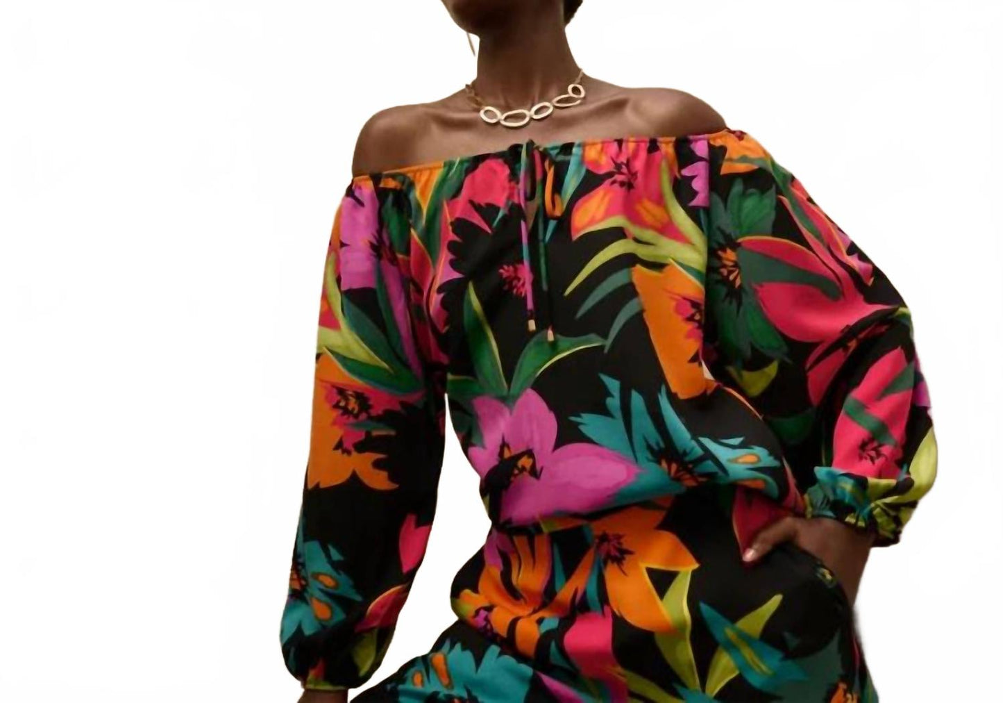Blusa con hombros descubiertos color negro