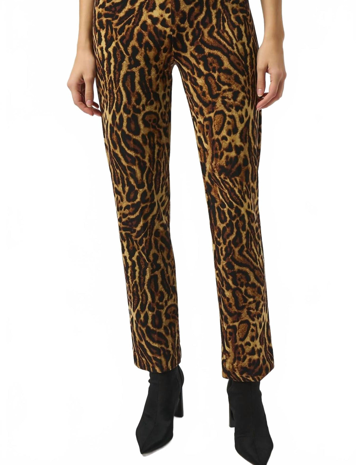 Pantalón de corte recto con estampado animal color negro y café