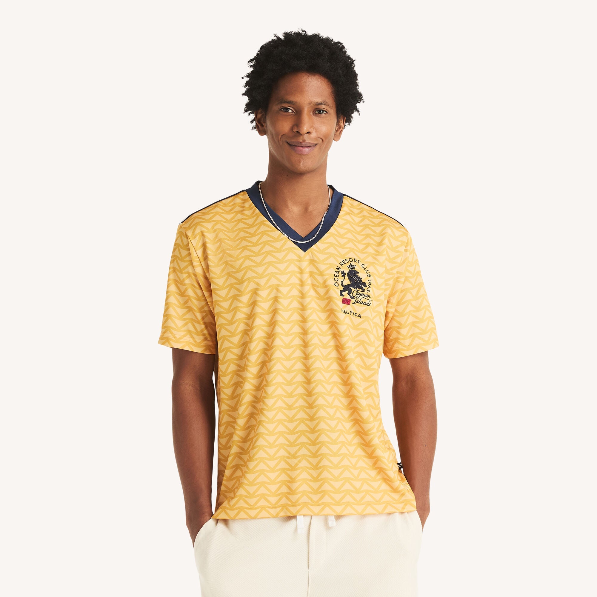 Camiseta de hombre con cuello en V