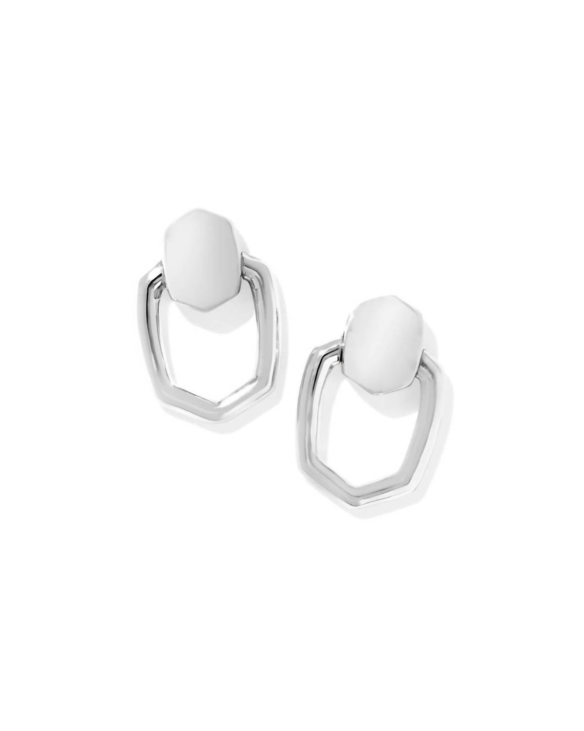 Aretes de mujer color plateado