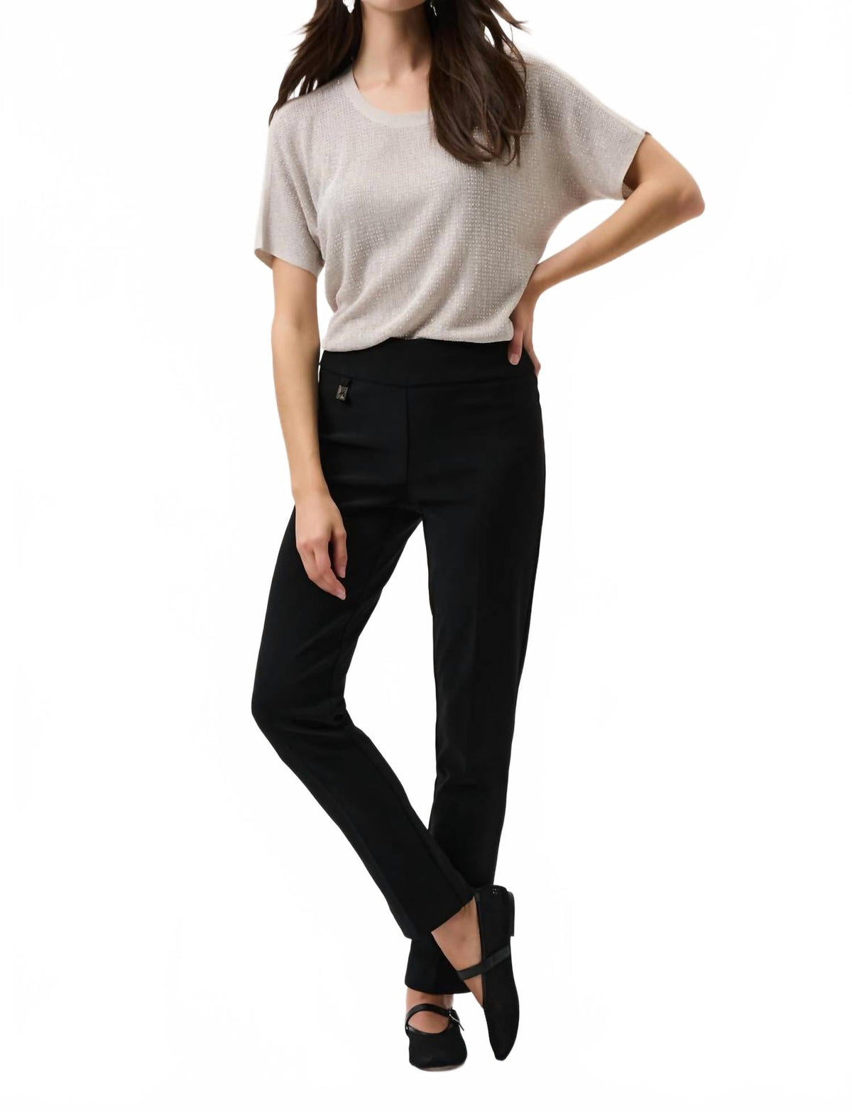 Pantalón de corte ajustado color negro