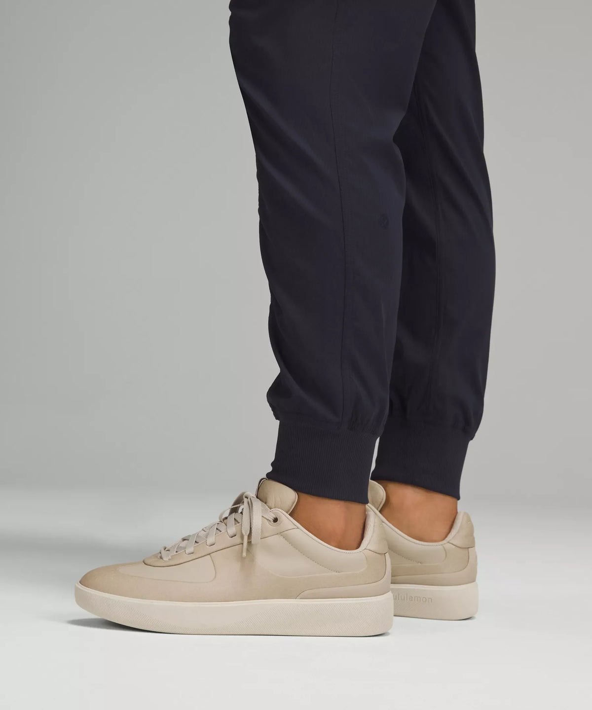 Pantalón deportivo de tiro medio